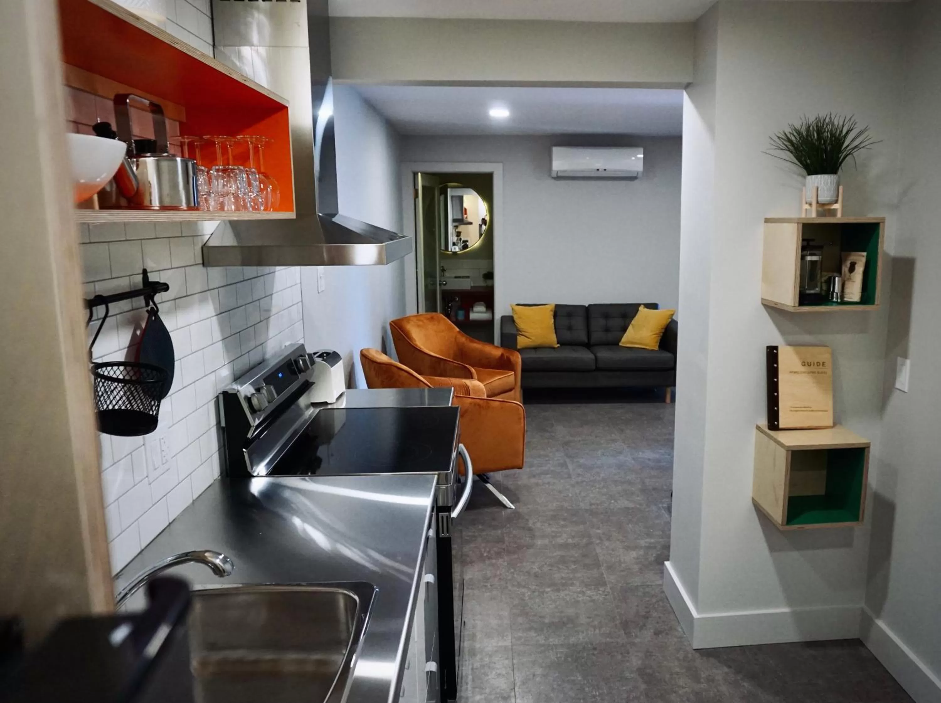 Kitchen or kitchenette in Morel Executive Suites