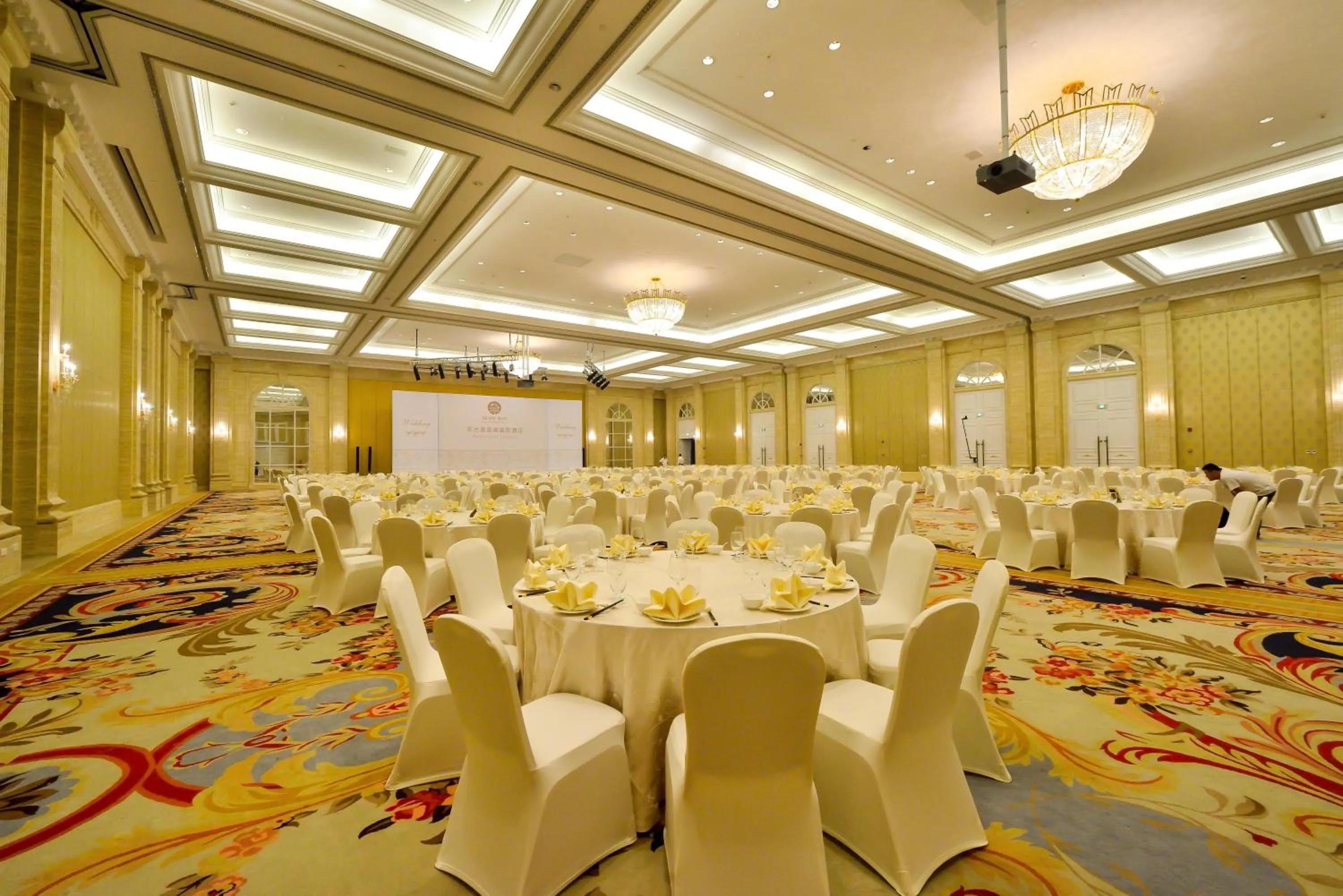 Business facilities in Orient-Anyi international Hotel