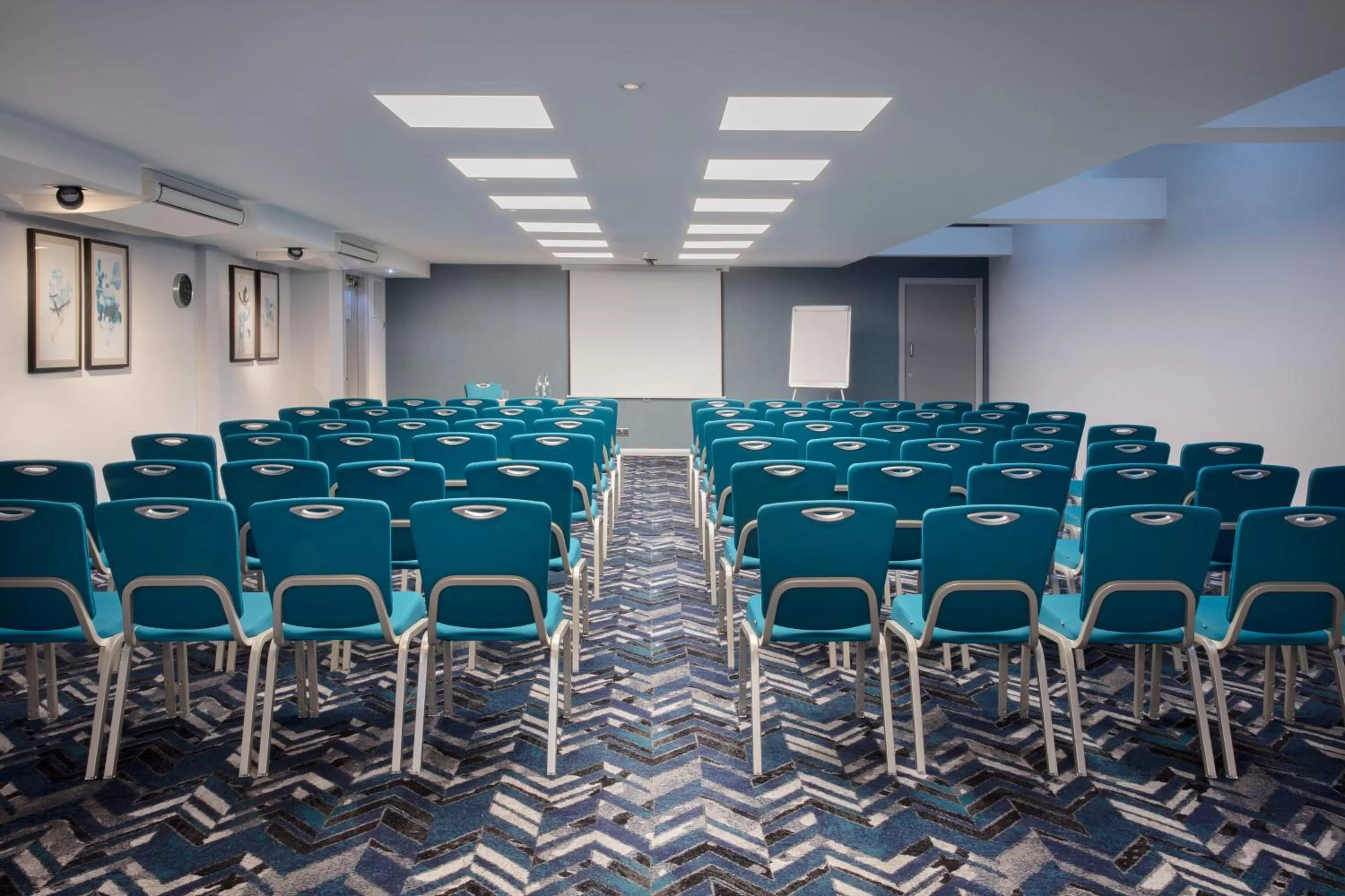 Meeting/conference room in Leonardo London Heathrow Airport