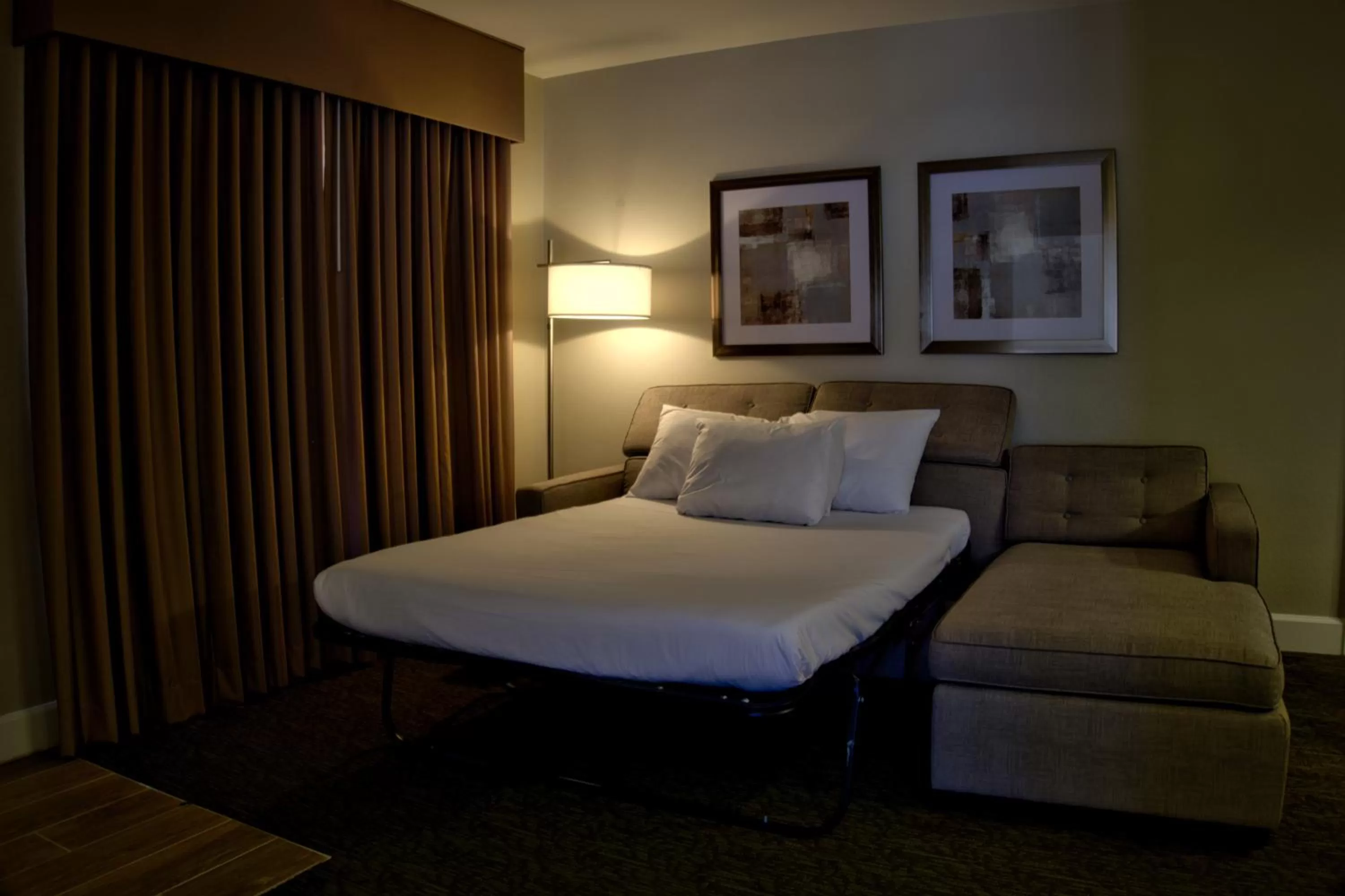 Bed in Chase Suite Hotel Newark Fremont