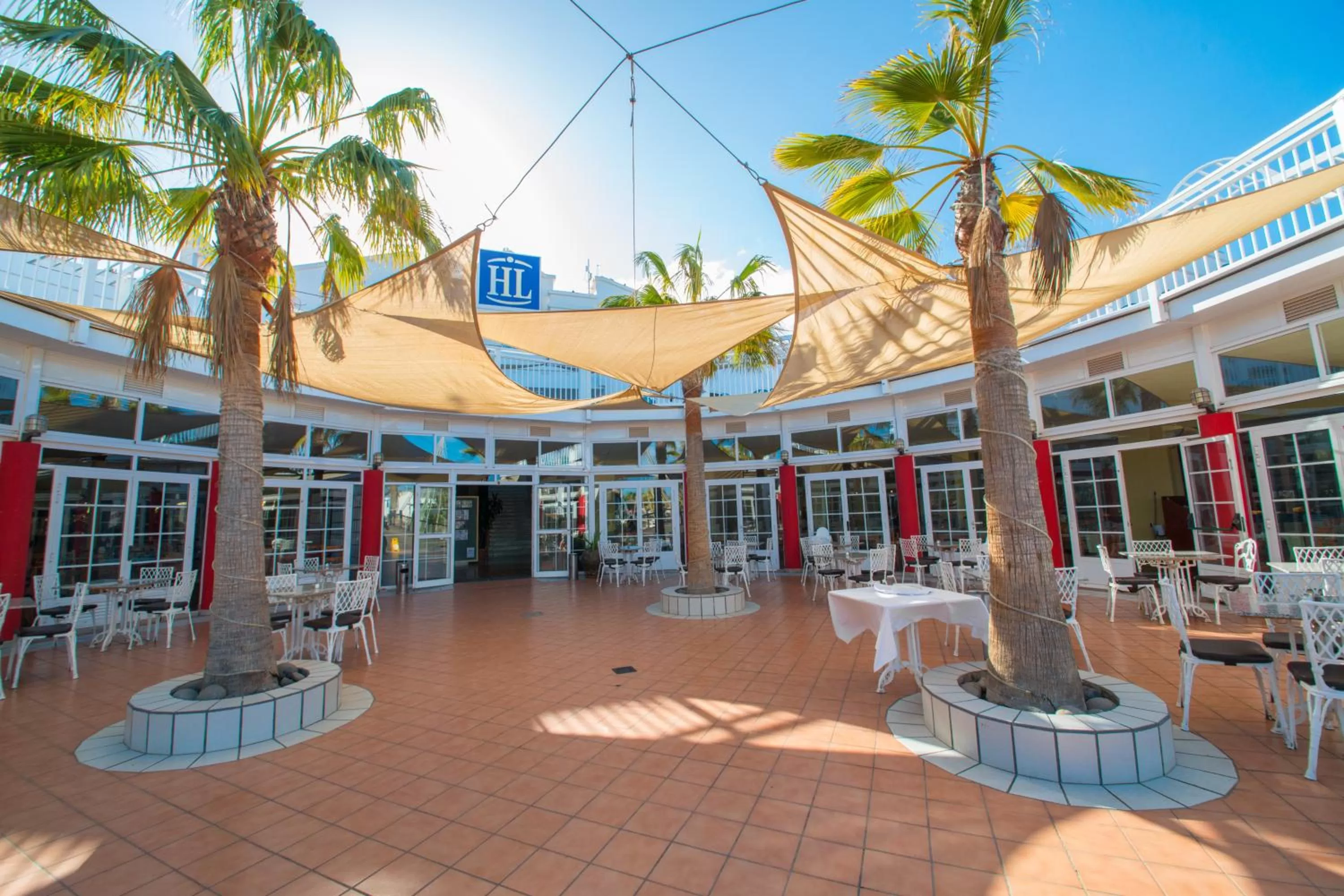 Restaurant/places to eat in HL Paradise Island