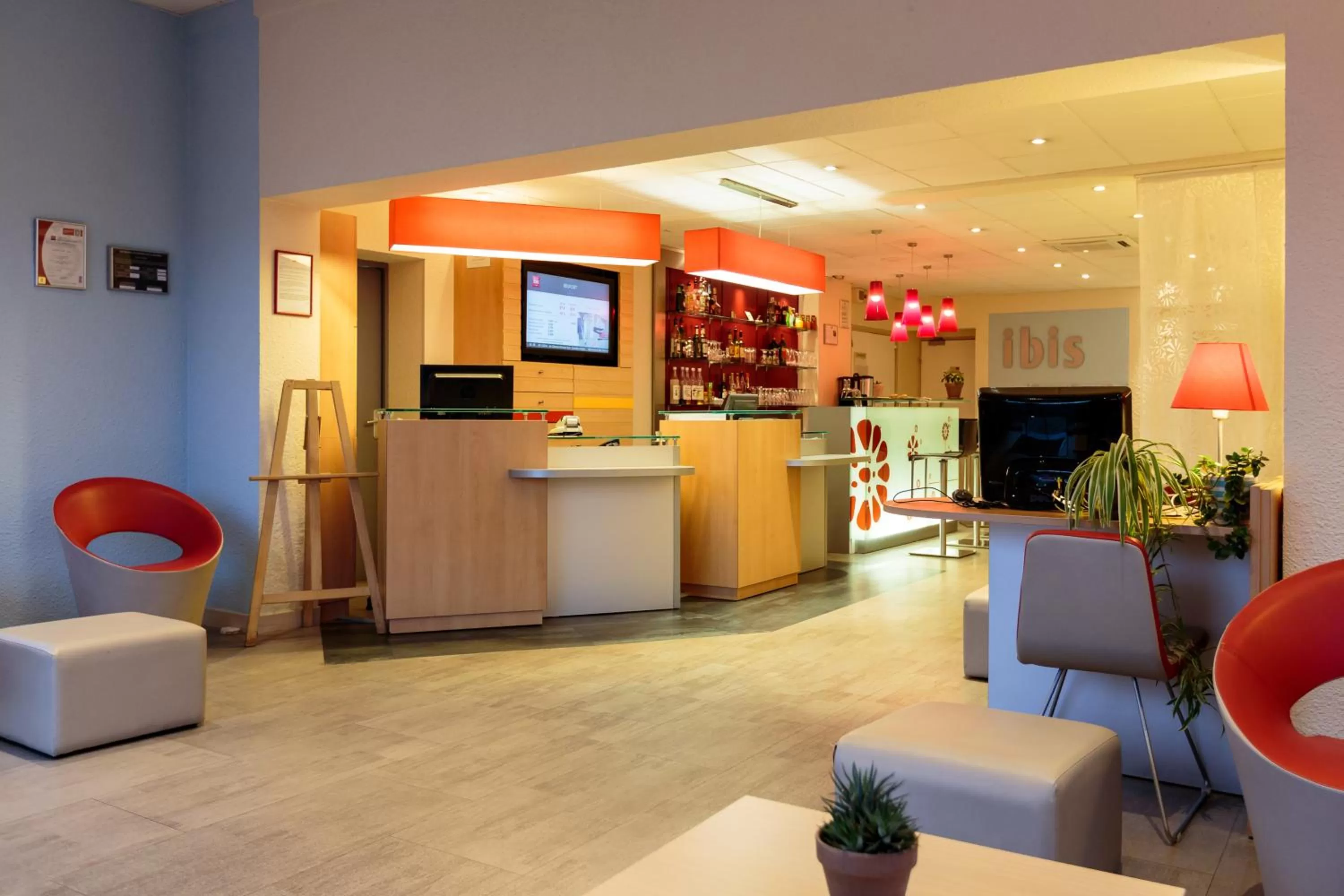 Lobby or reception in ibis Clermont Ferrand Sud Herbet