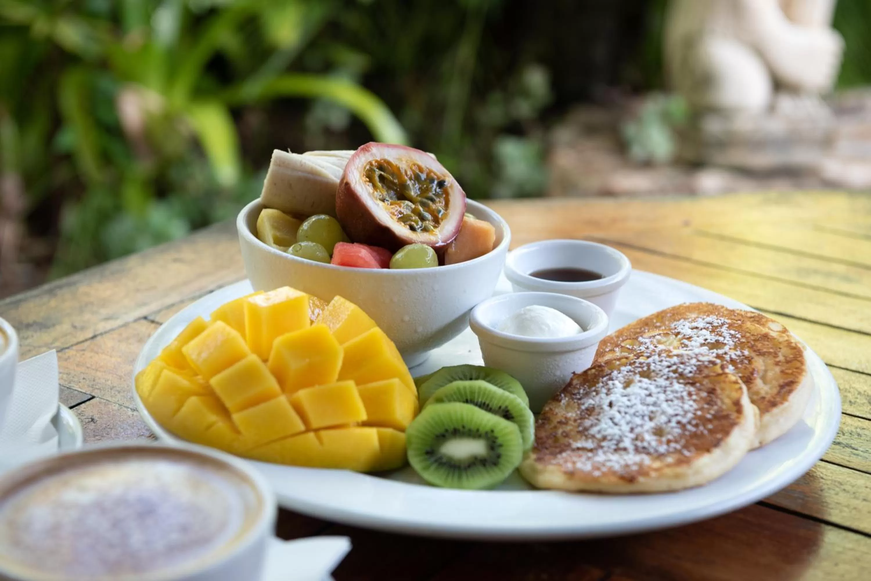 Food and drinks in Bay Village Tropical Retreat & Apartments