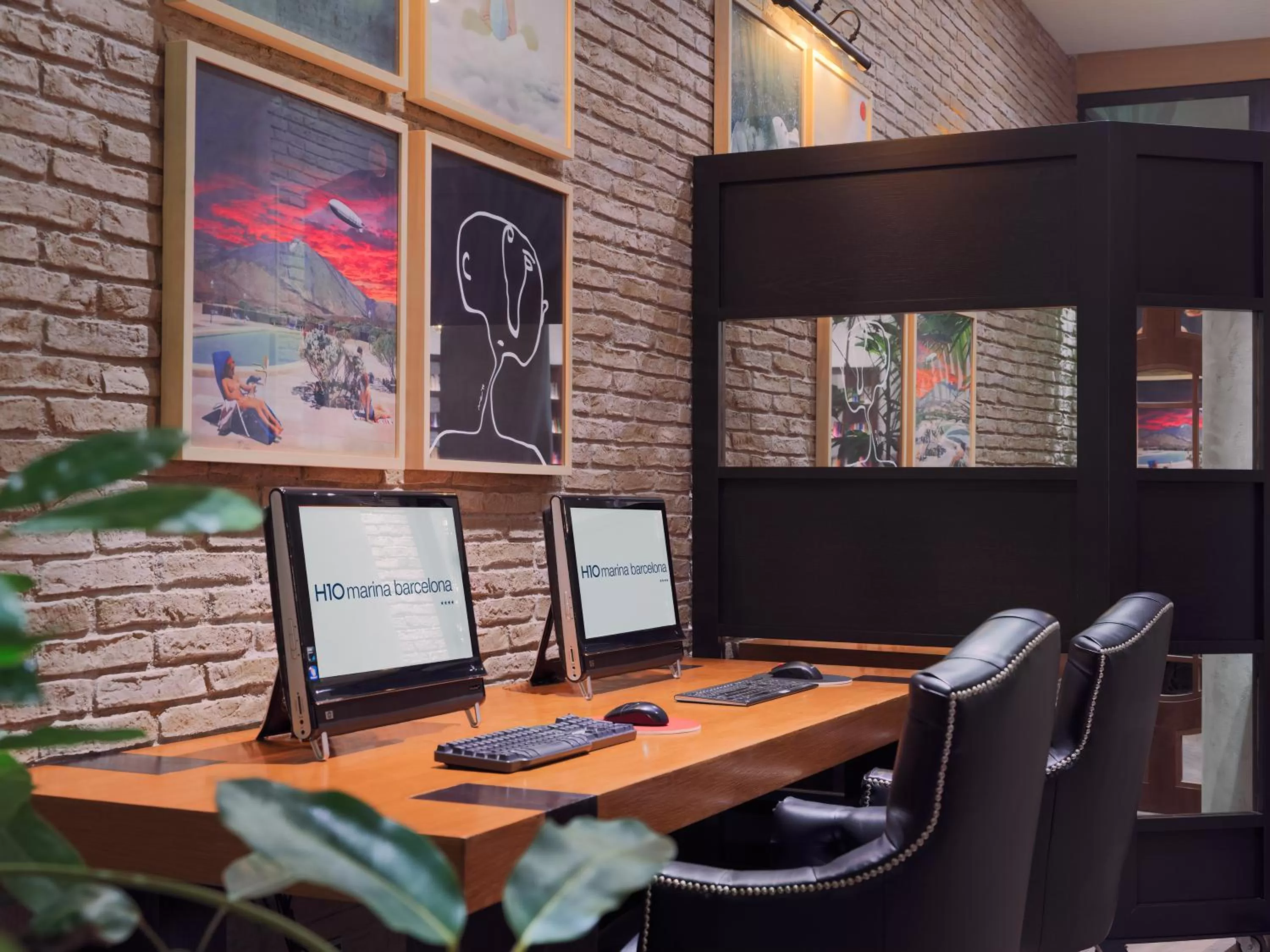 Living room in H10 Marina Barcelona