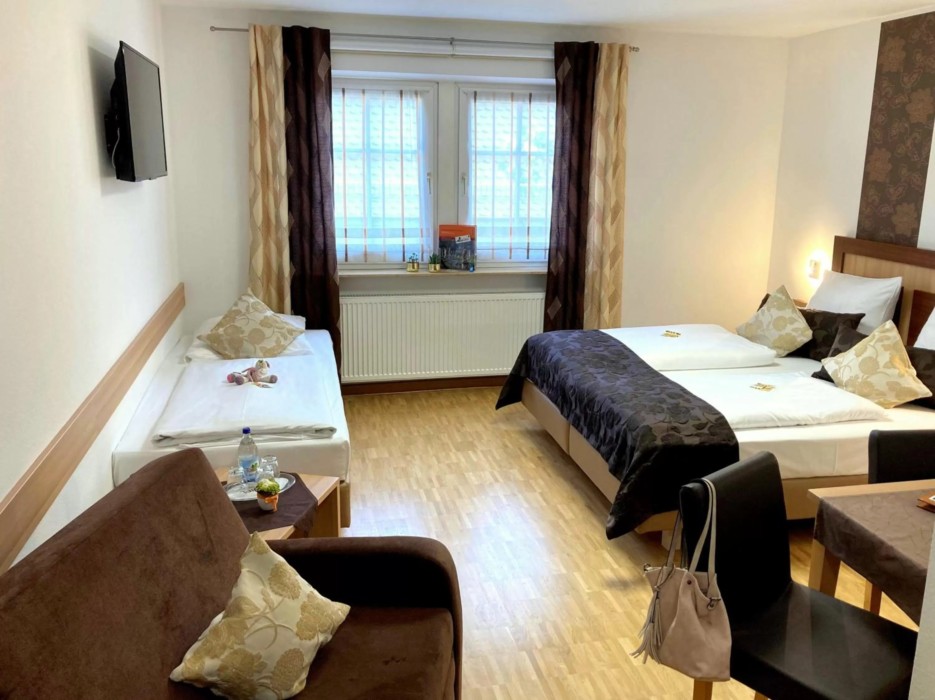 Photo of the whole room, Bed in Hotel Rappen Rothenburg ob der Tauber