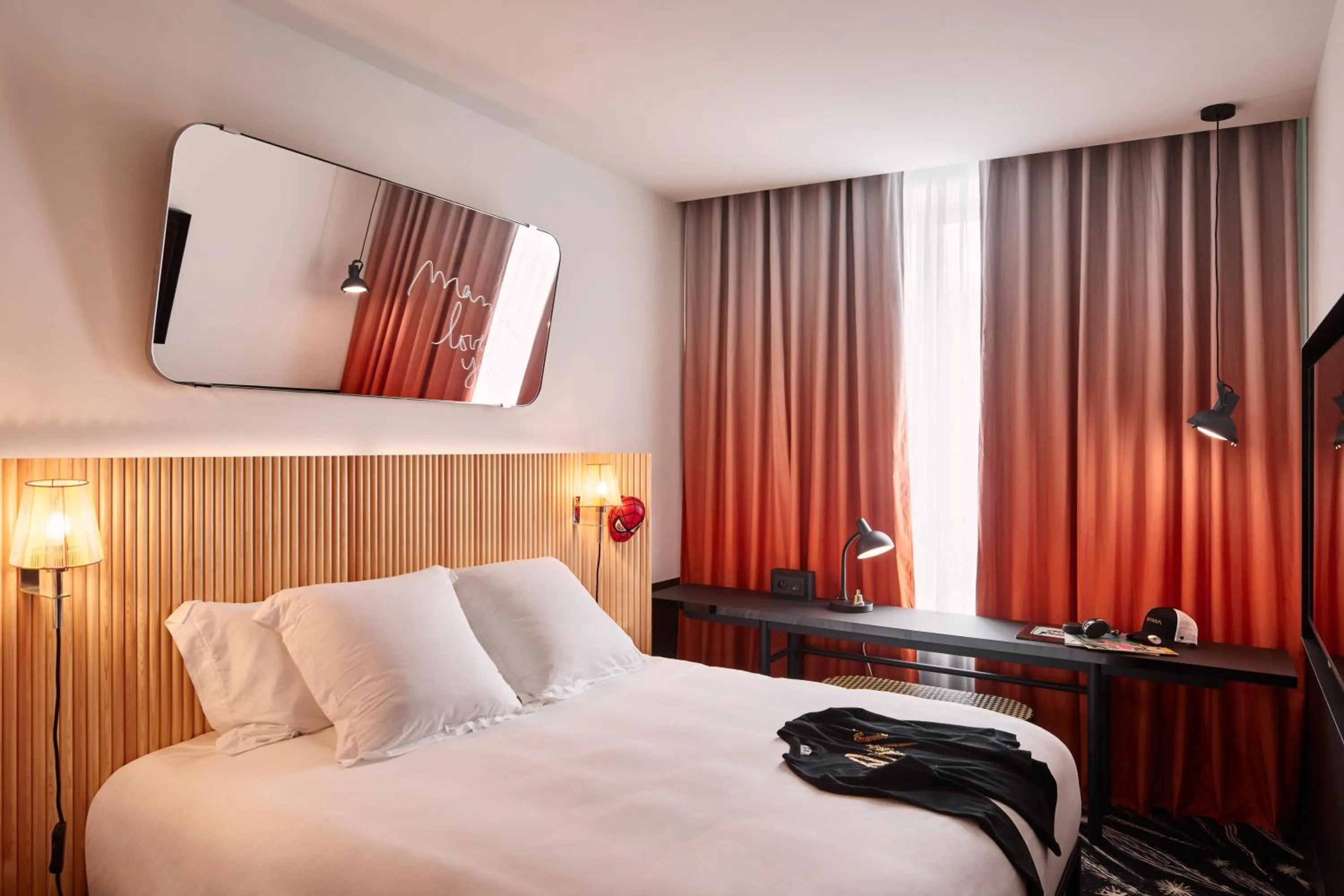 Photo of the whole room, Bed in Mama Shelter Paris La Défense