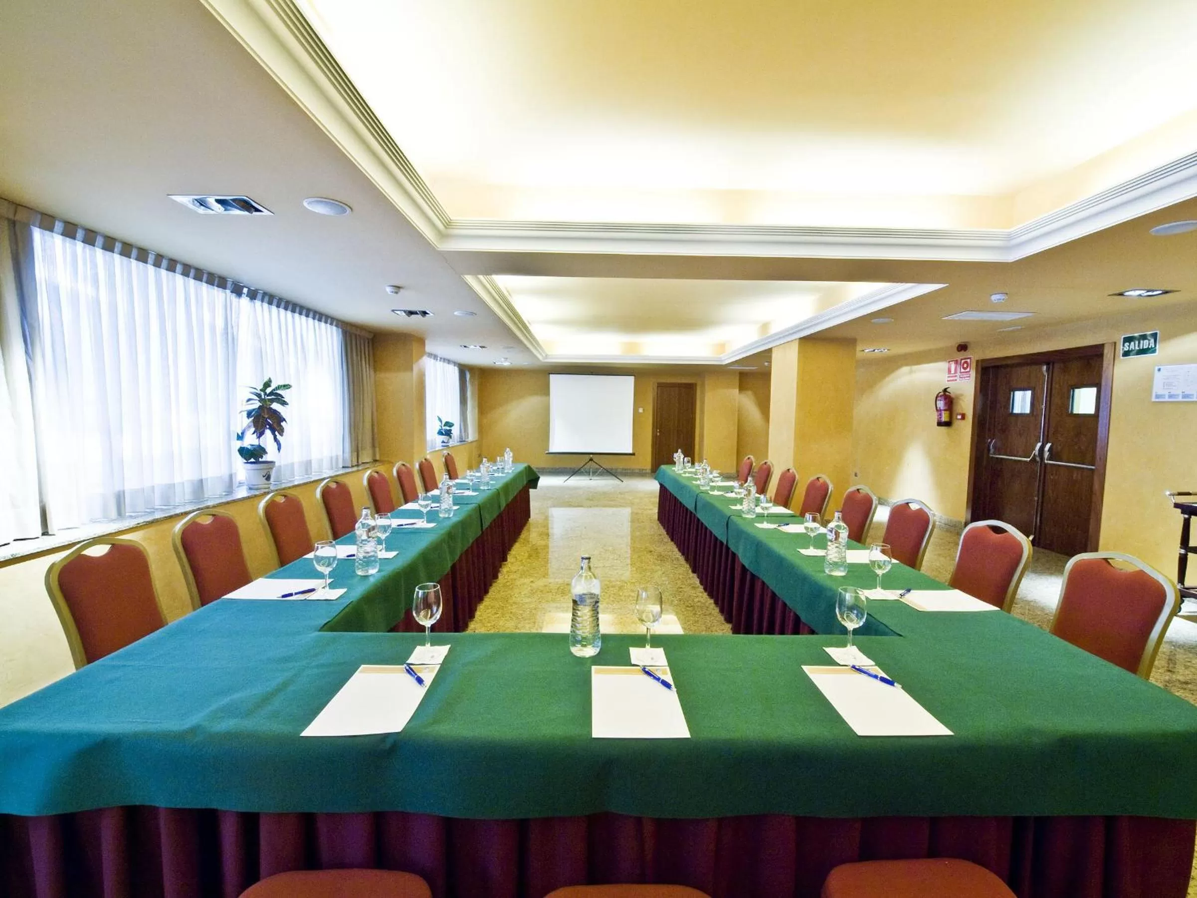 Business facilities in Senator Granada