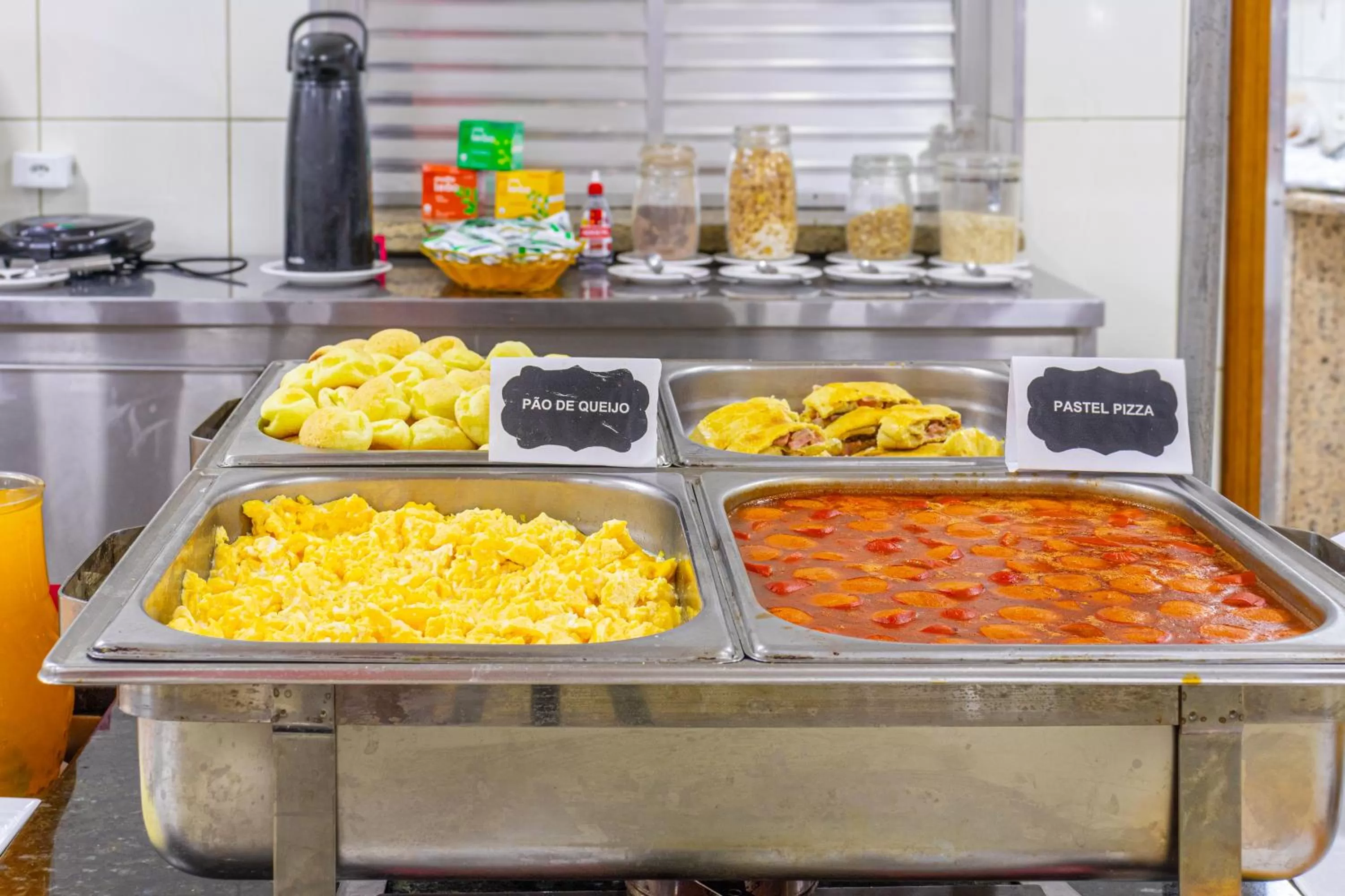 Buffet breakfast in Hotel Caminho do Rosário