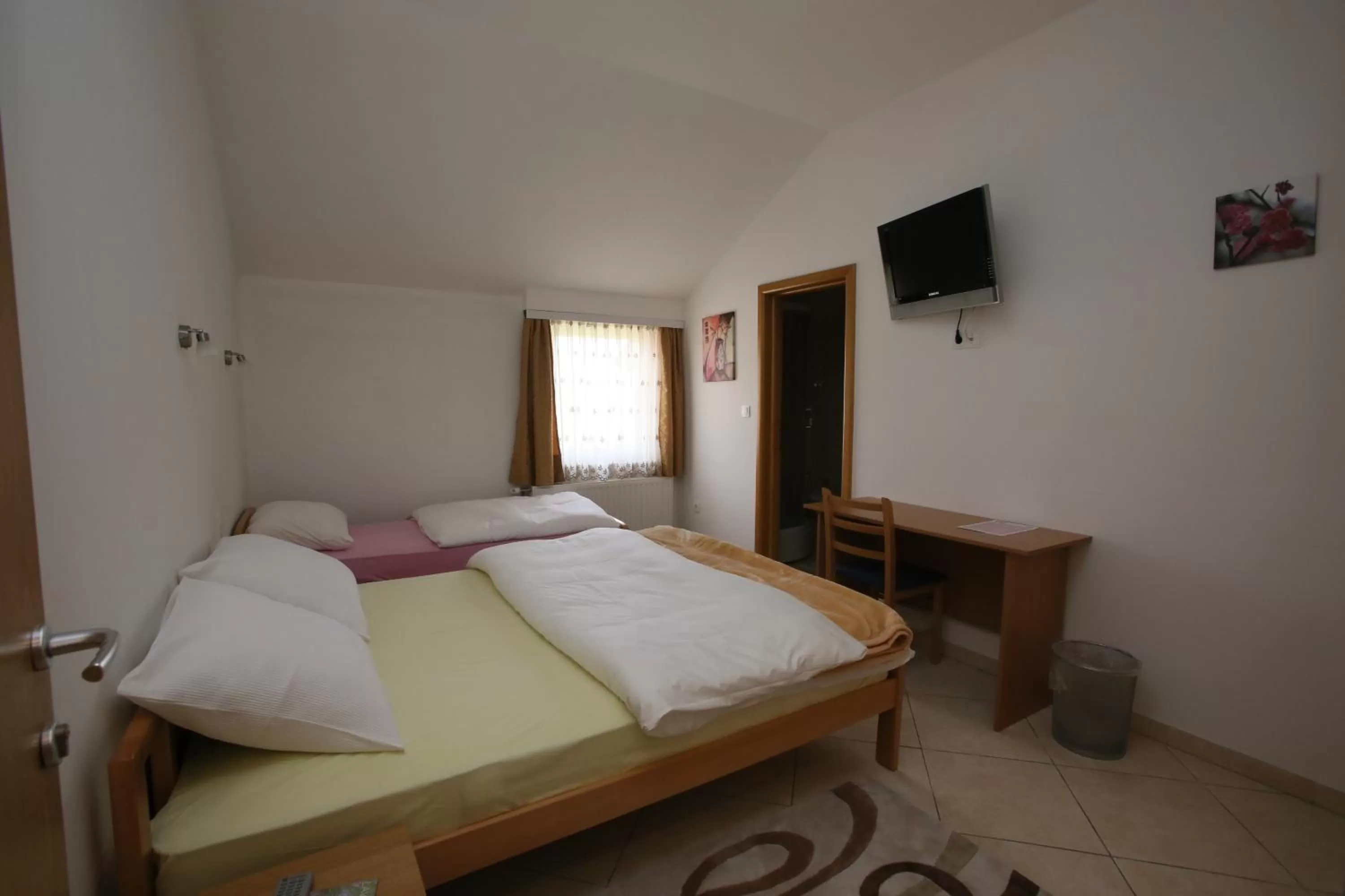 Photo of the whole room in Motel Maks