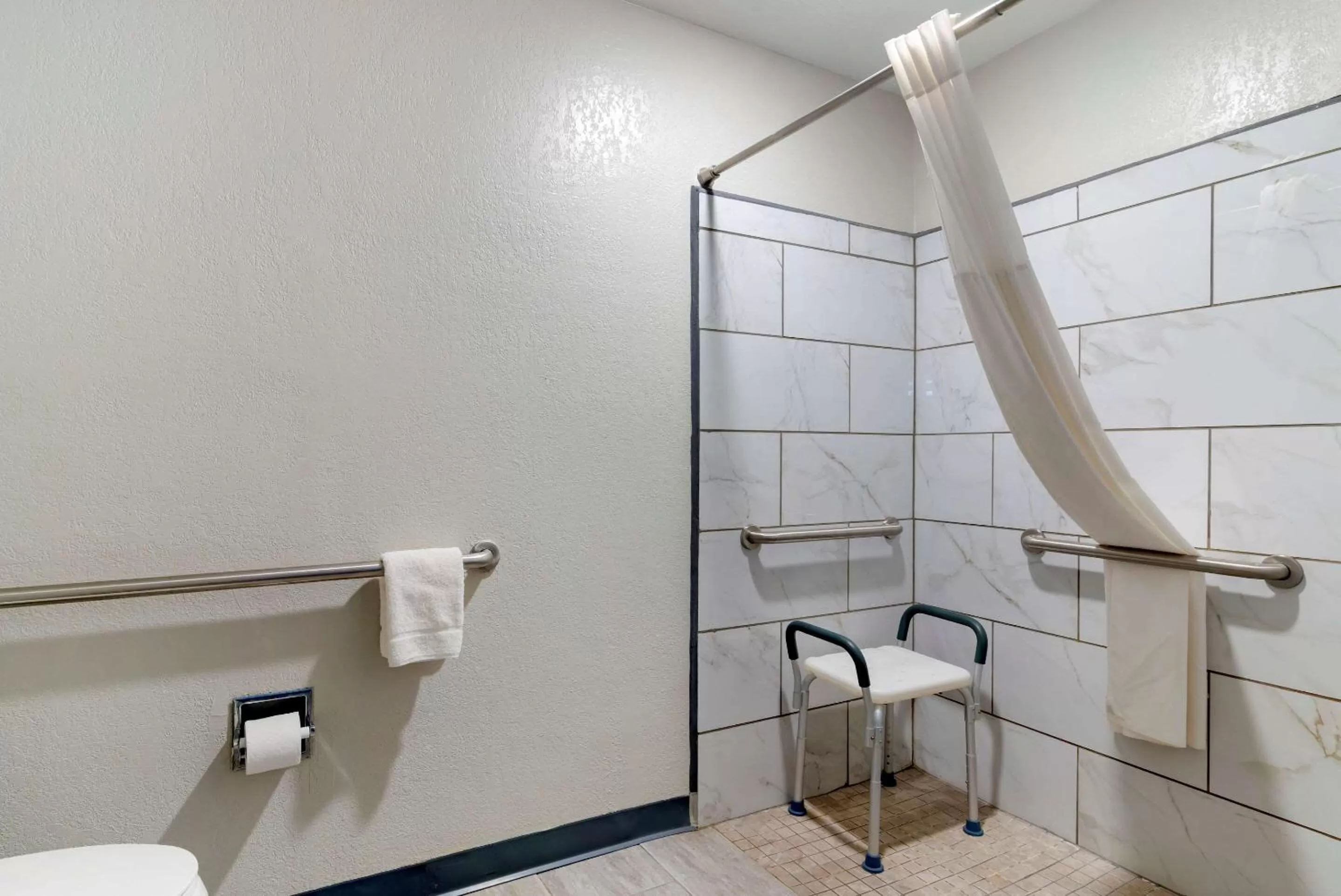 Bathroom in Quality Inn Newnan - Atlanta South