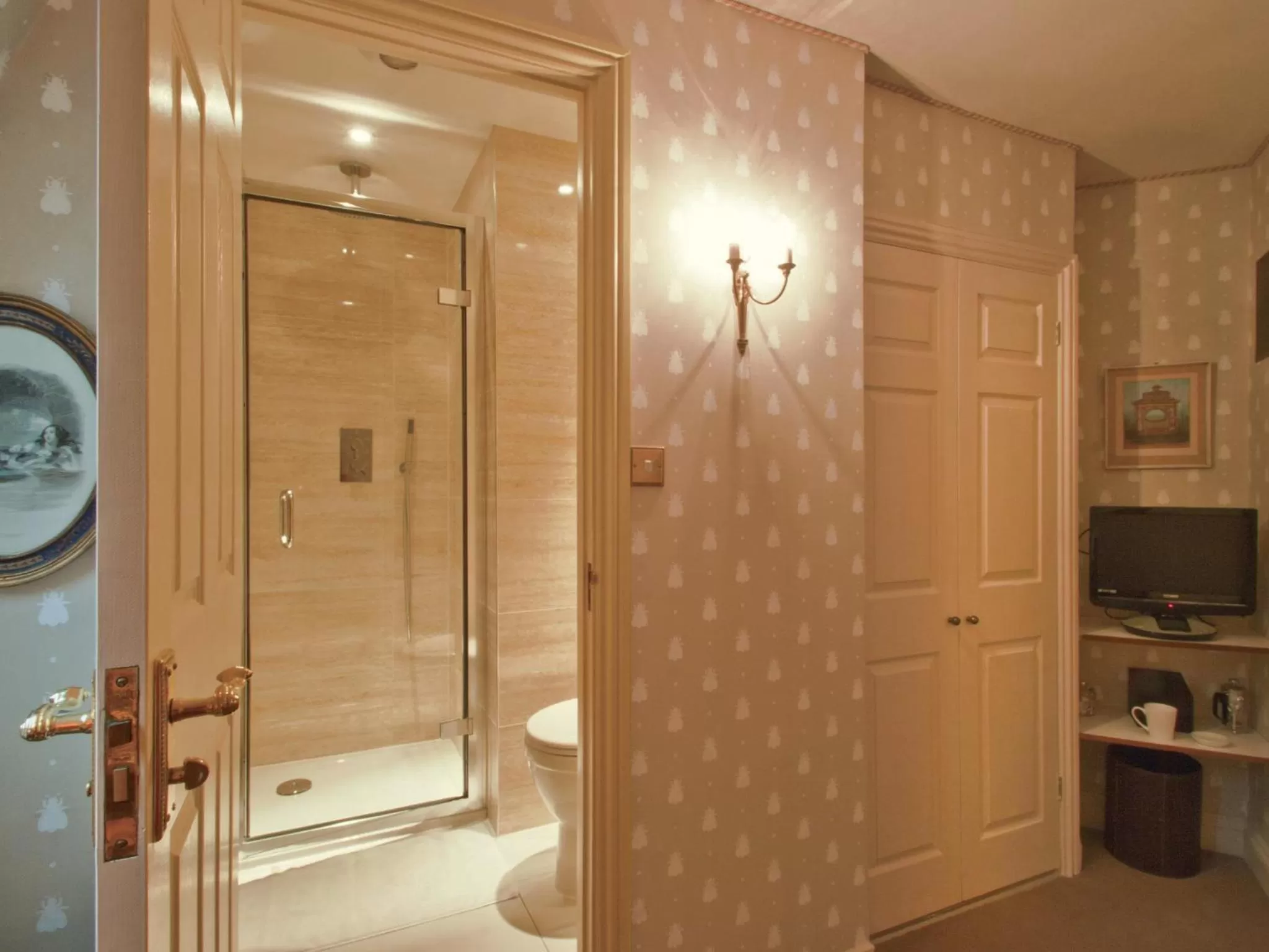 Shower in St Michael's Manor Hotel - St Albans