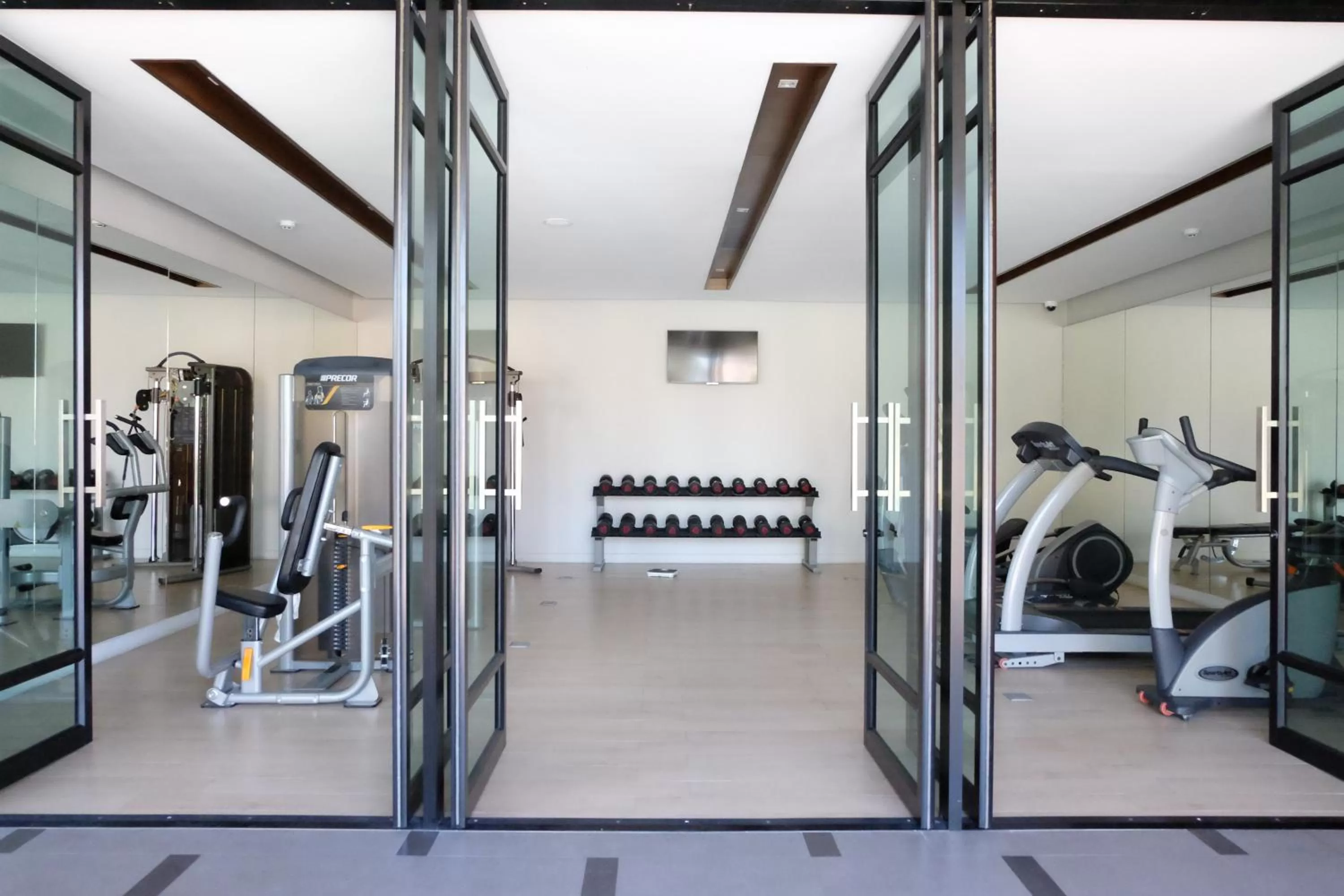 Fitness centre/facilities in Season Five Hotel