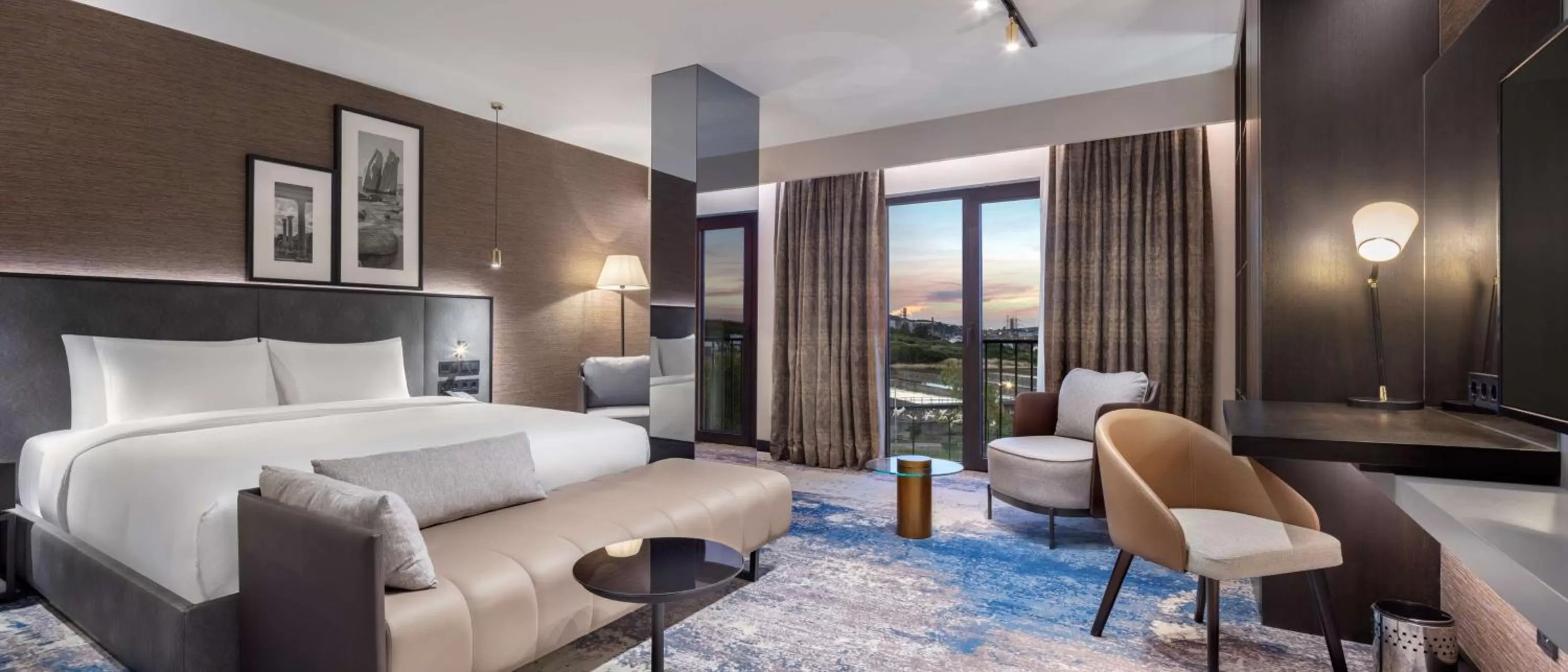 Photo of the whole room, Bed in Radisson Hotel Izmir Aliaga