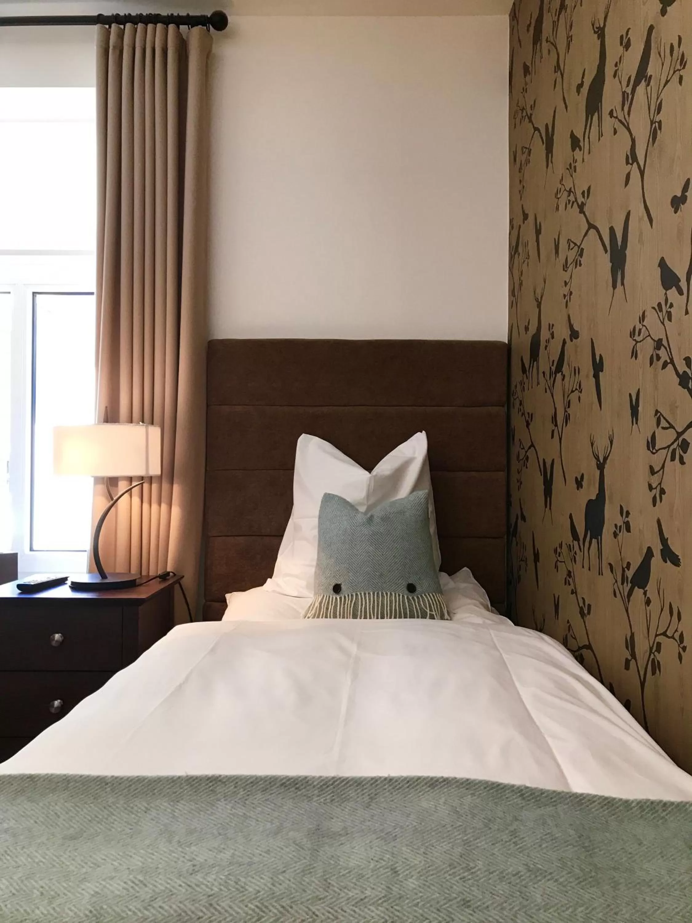 Photo of the whole room, Bed in Boutique-Hotel Garni Bellevue Davos Wiesen