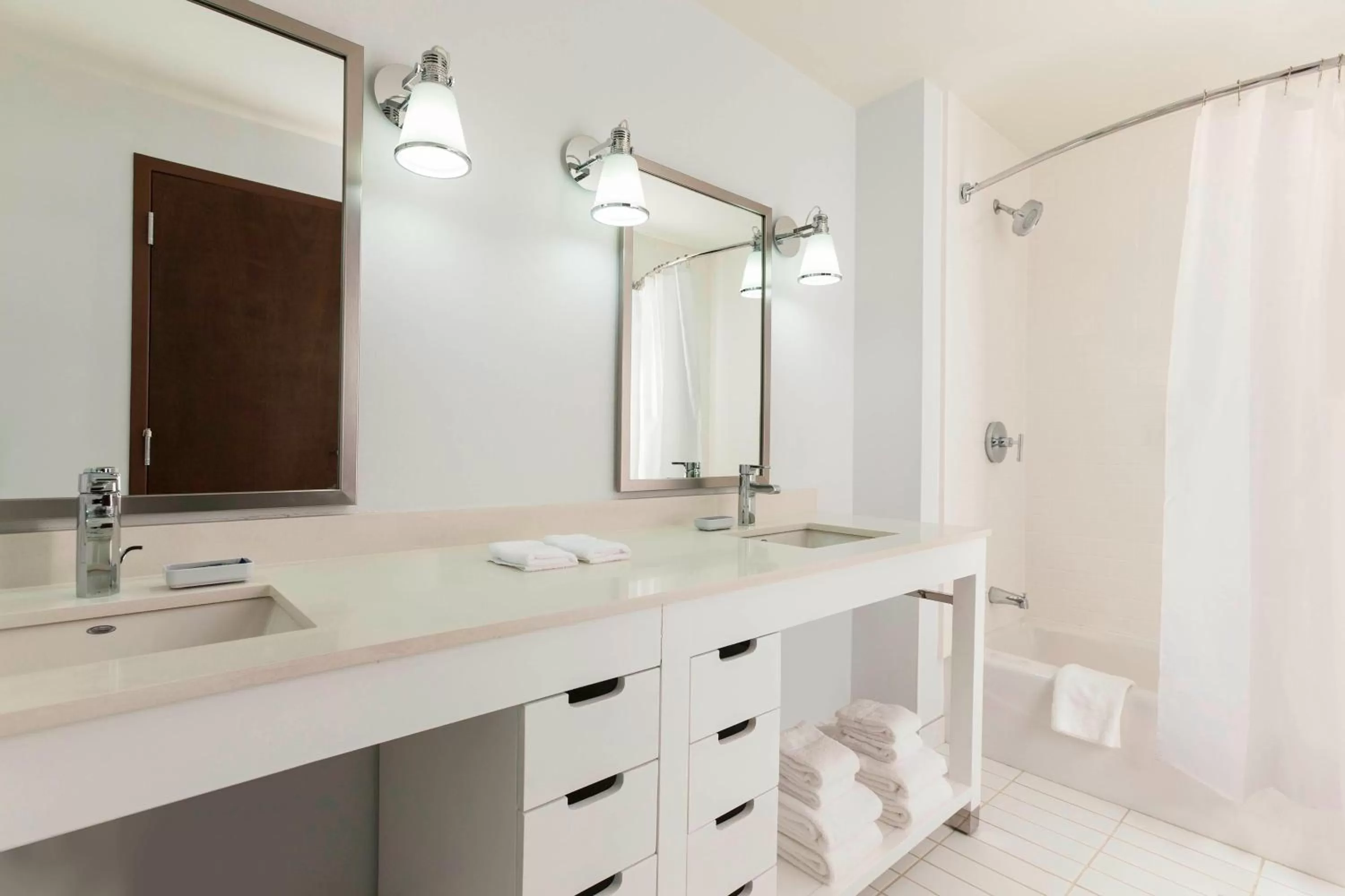 Bathroom in Four Points by Sheraton Seattle Airport South