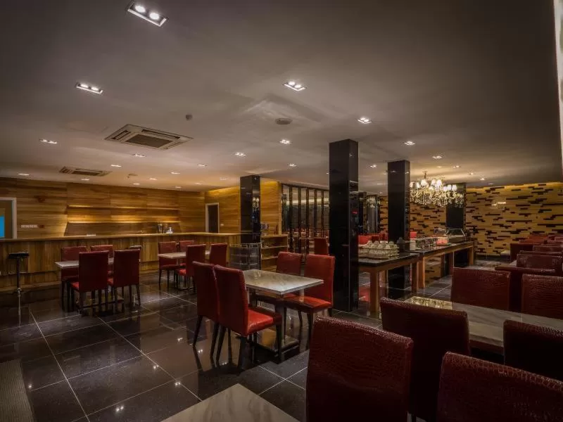 Restaurant/places to eat in WIWO Hotel