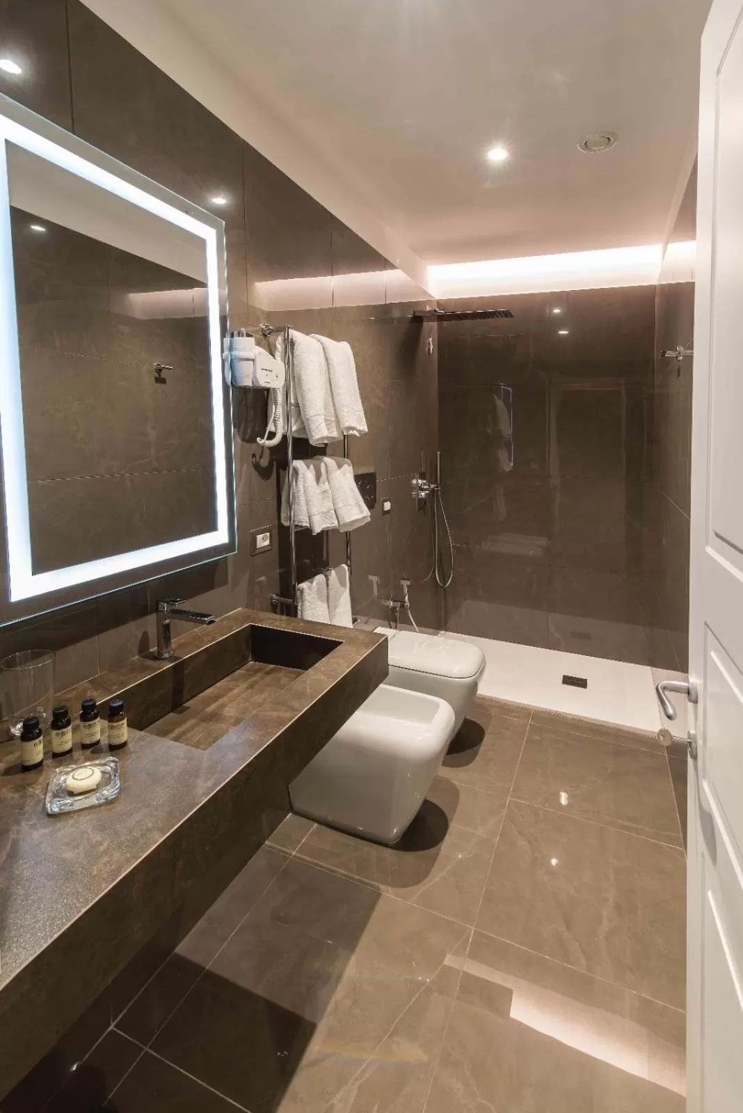 Bathroom in Caruso Place Luxury Rooms & Suites