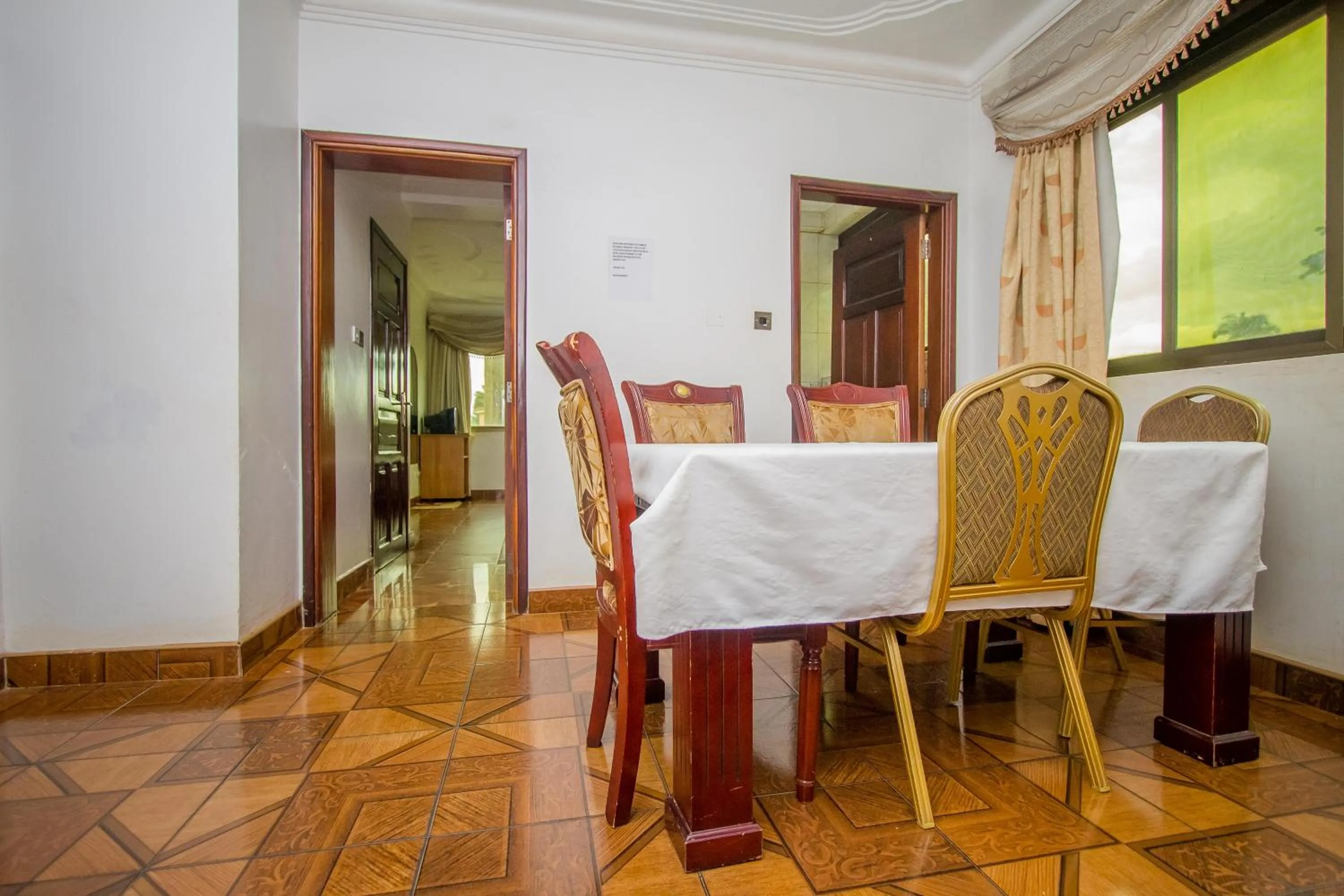 Dining area in Minister's Village Hotel