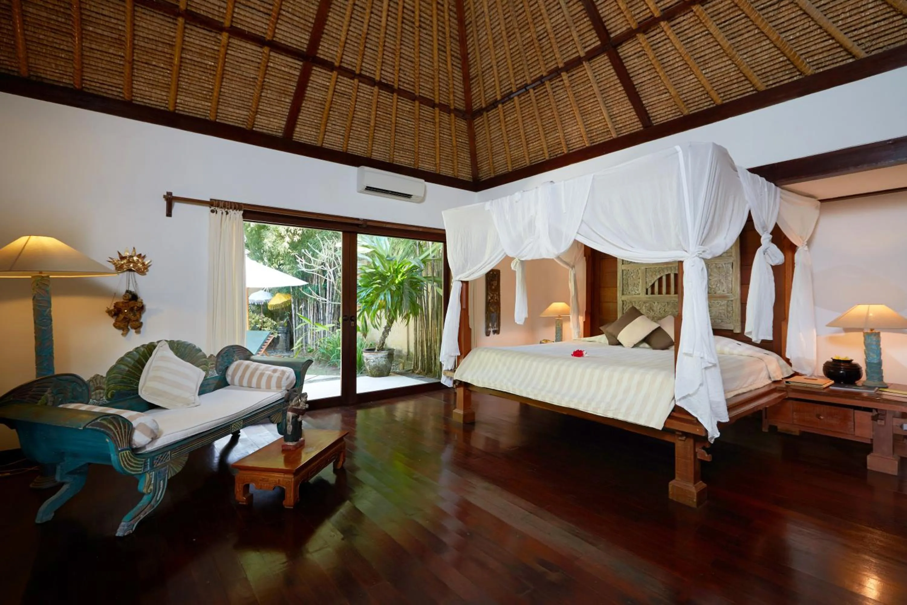 Bed in Visakha Sanur by Puri Signatures