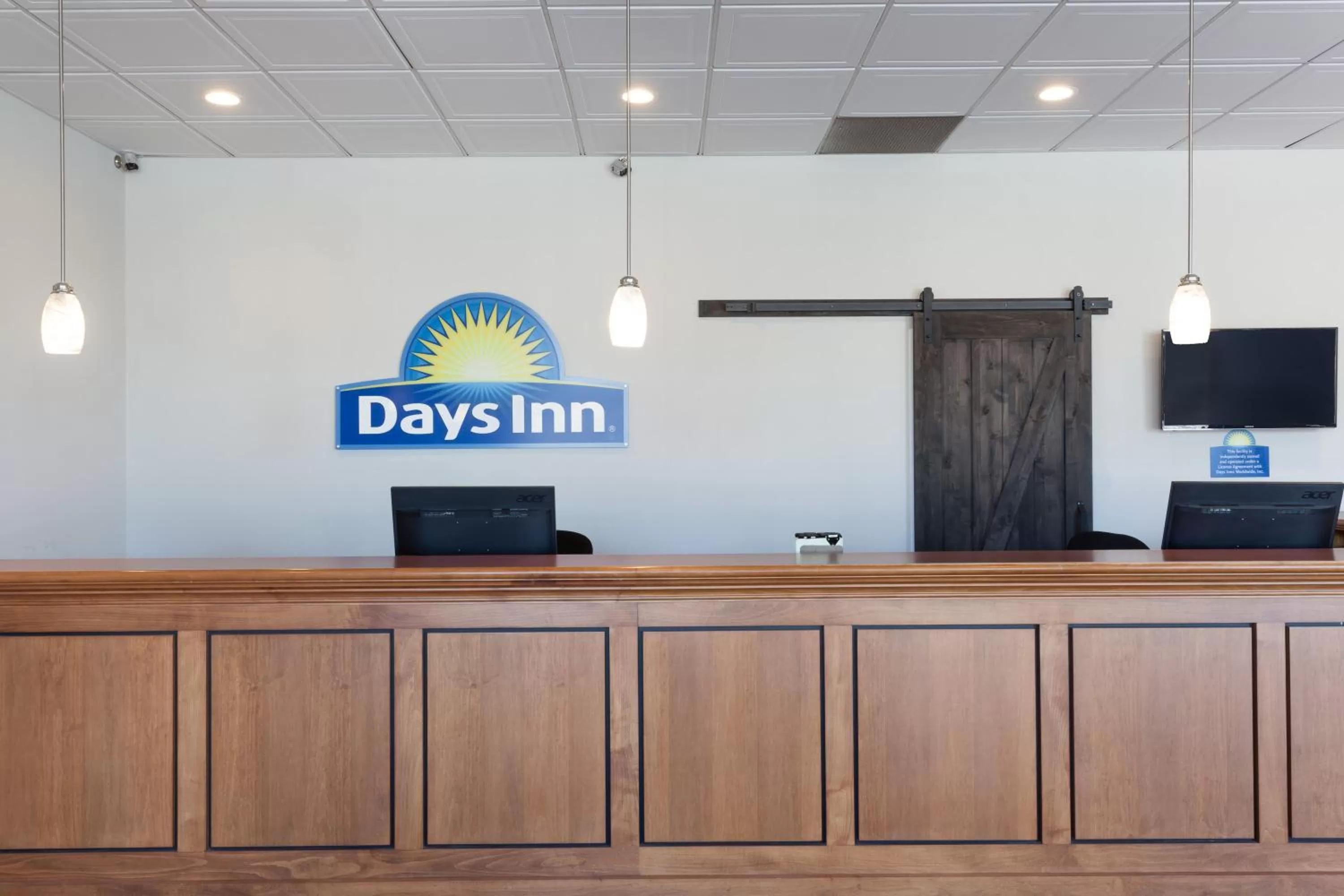 Lobby or reception in Days Inn & Suites by Wyndham Lancaster Amish Country