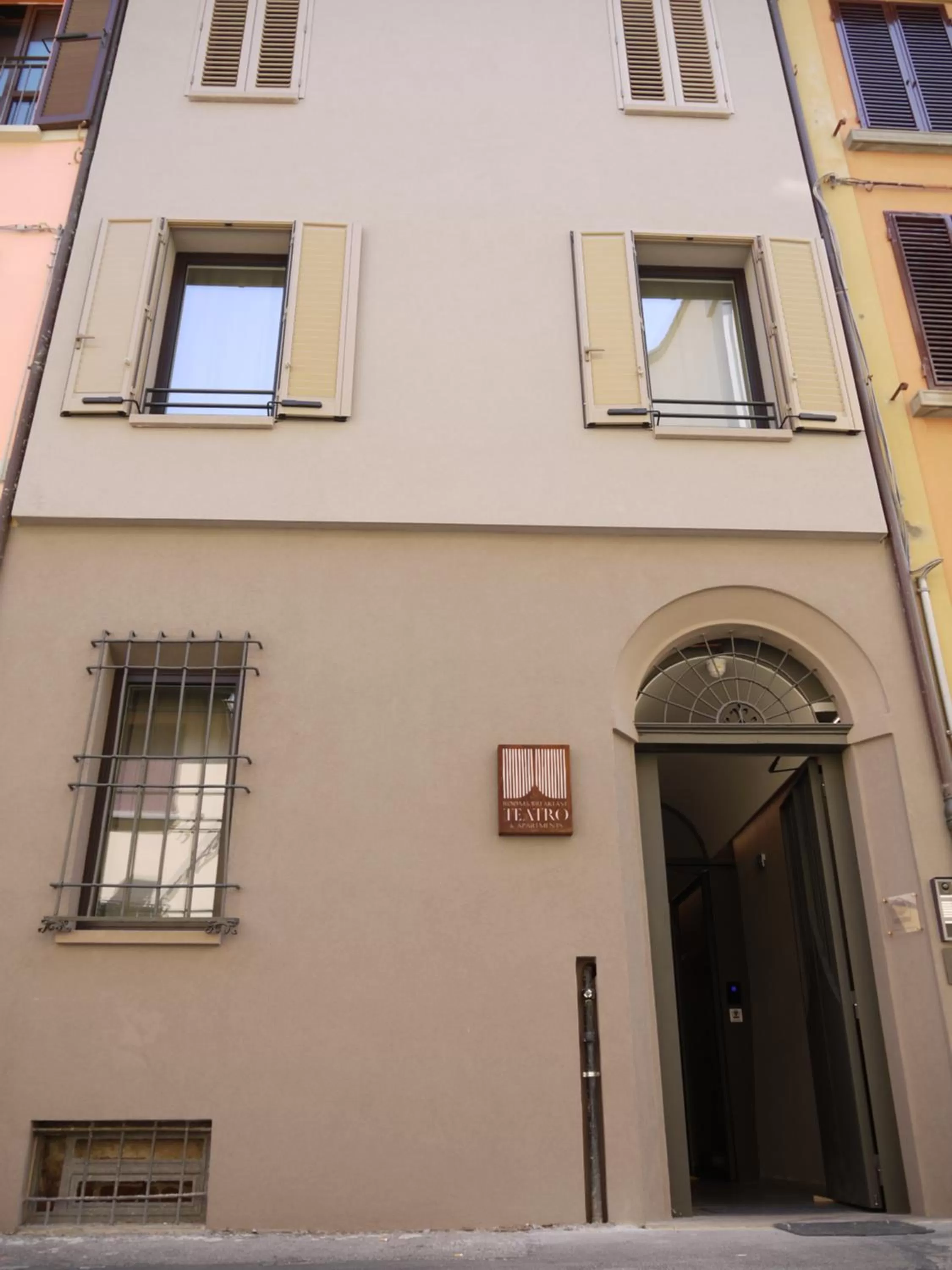 Facade/entrance in RB del Teatro&Apartaments