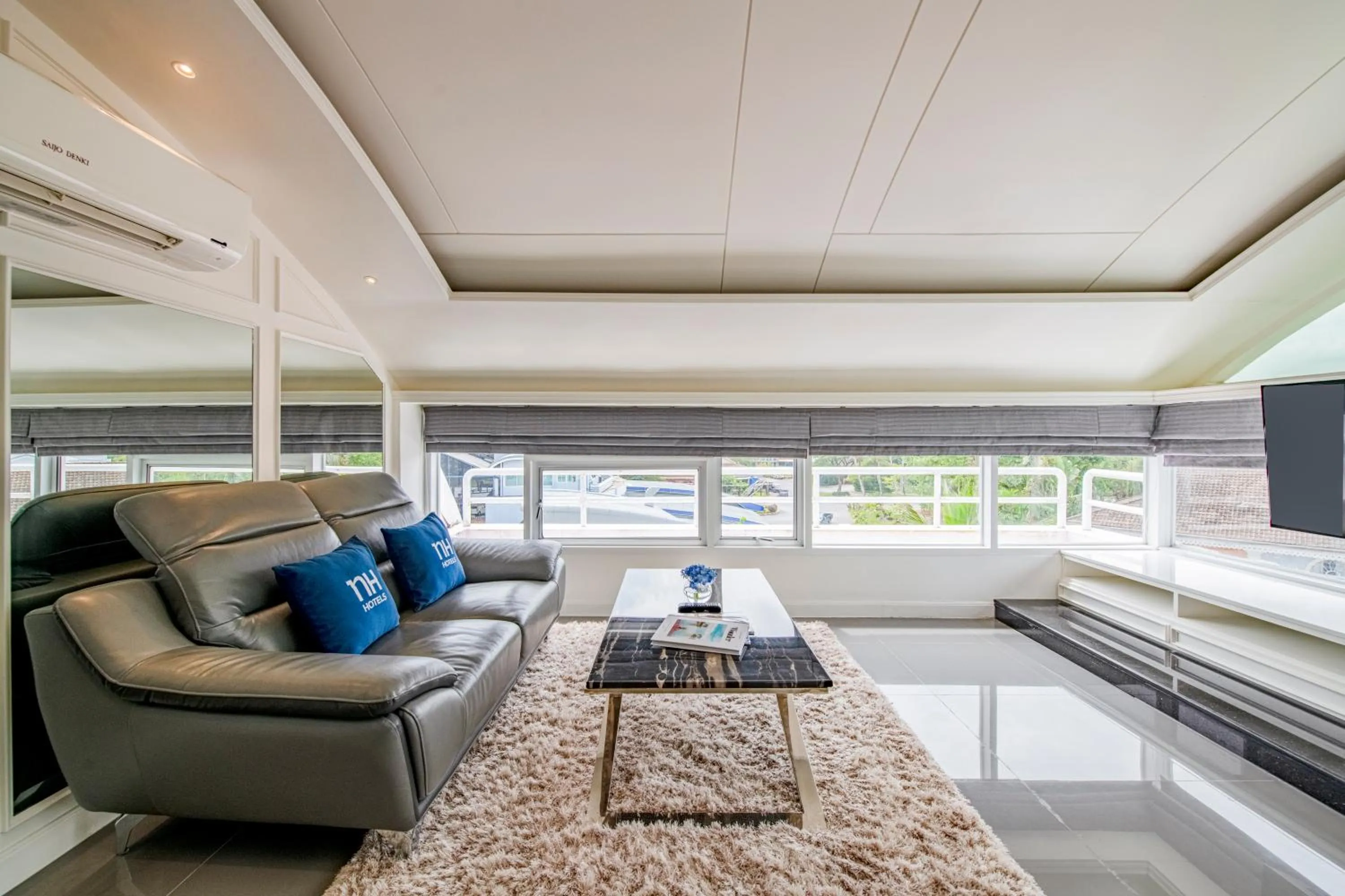Living room in NH Boat Lagoon Phuket Resort