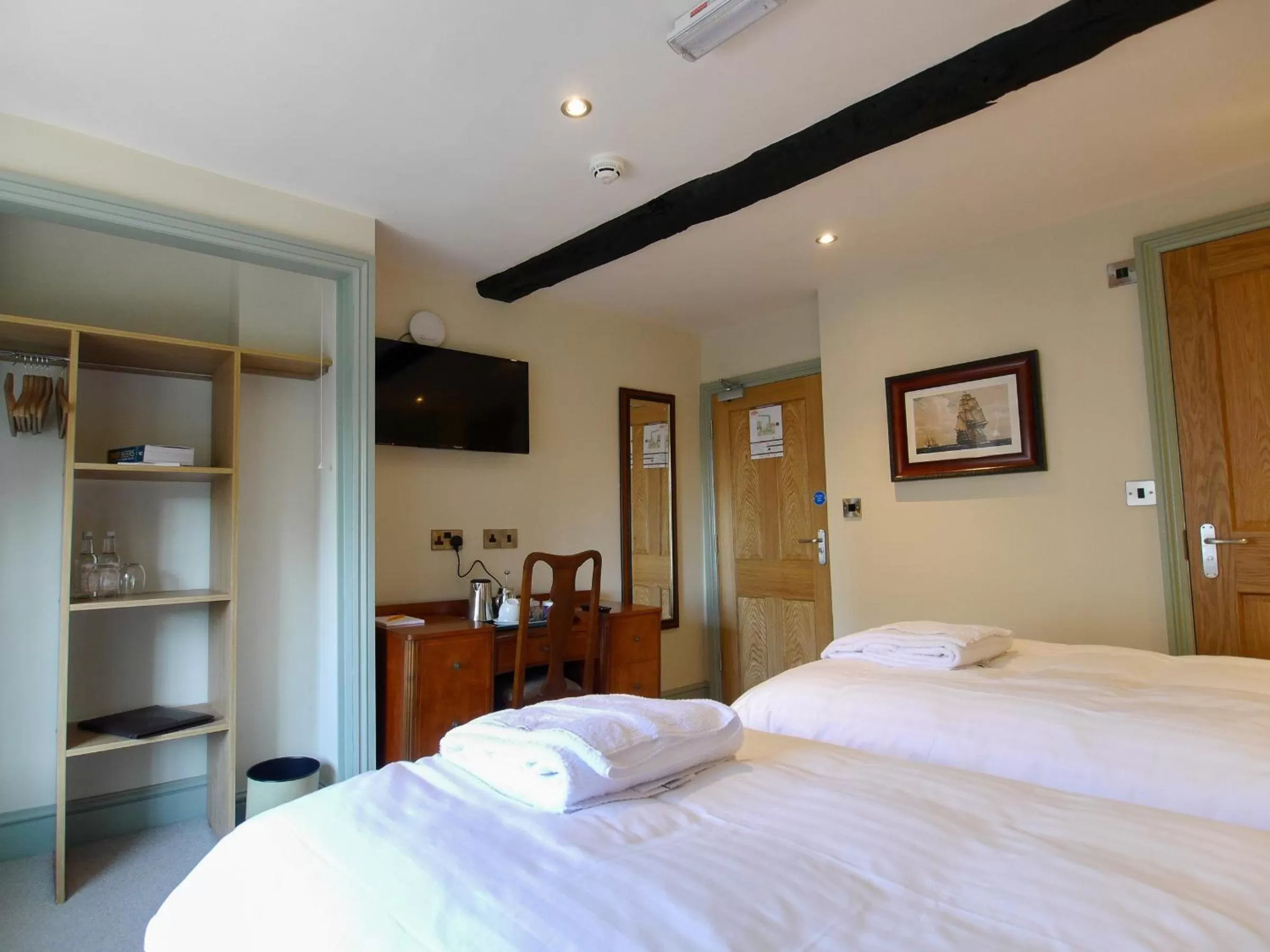 Bedroom, Bed in The Fox