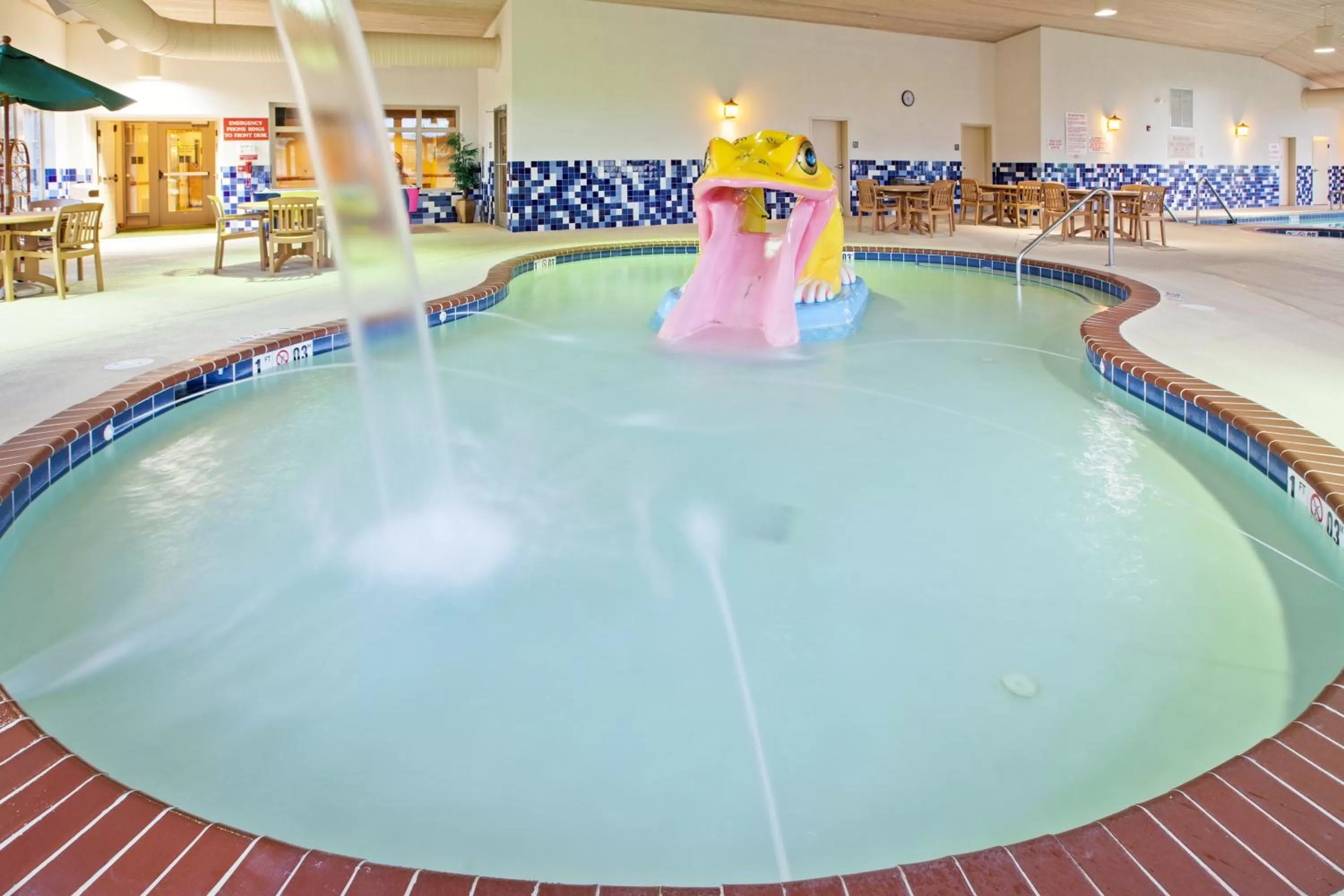 Swimming pool in Country Inn & Suites by Radisson, Portage, IN