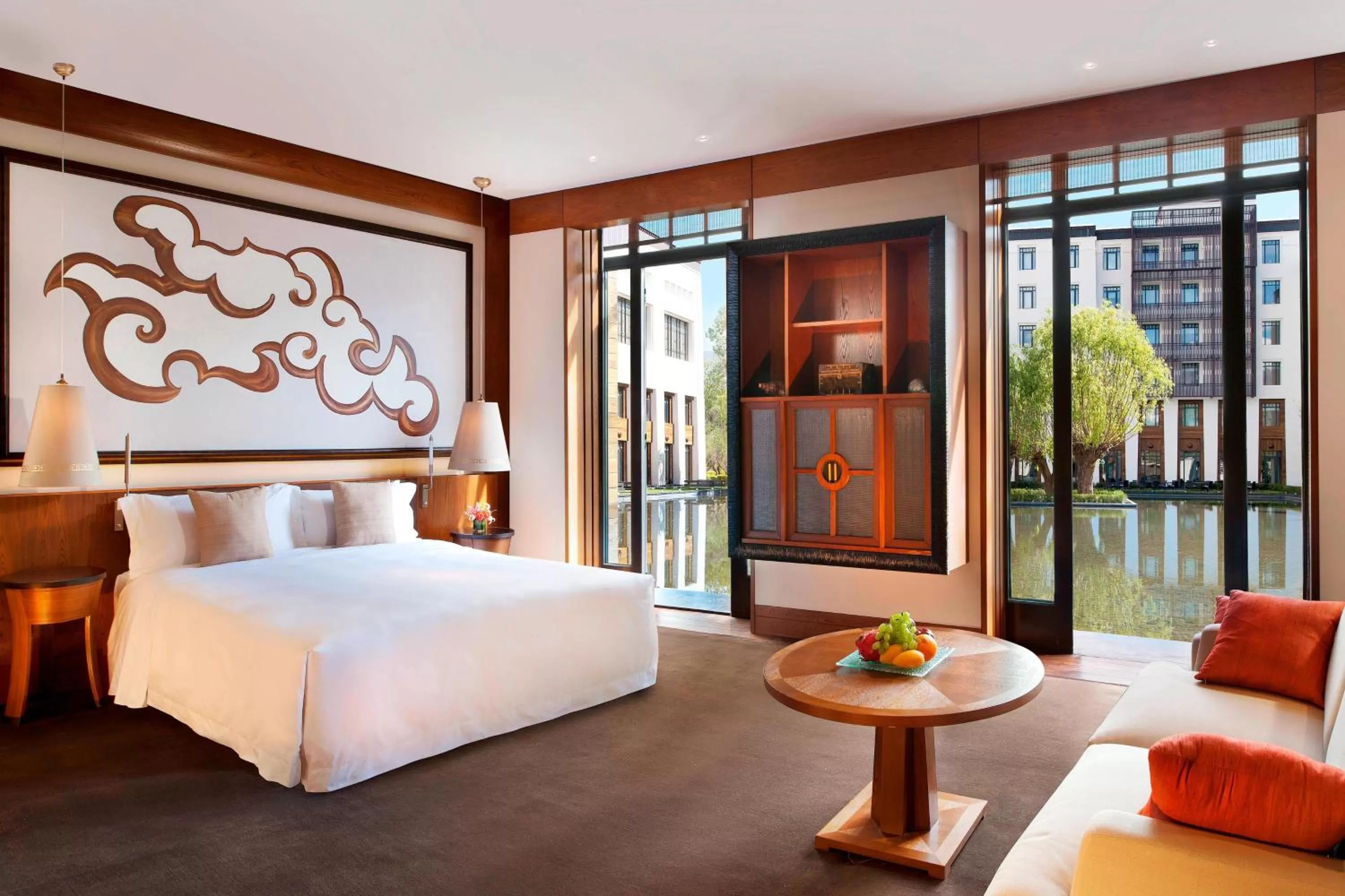 Bedroom, Bed in The St. Regis Lhasa Resort