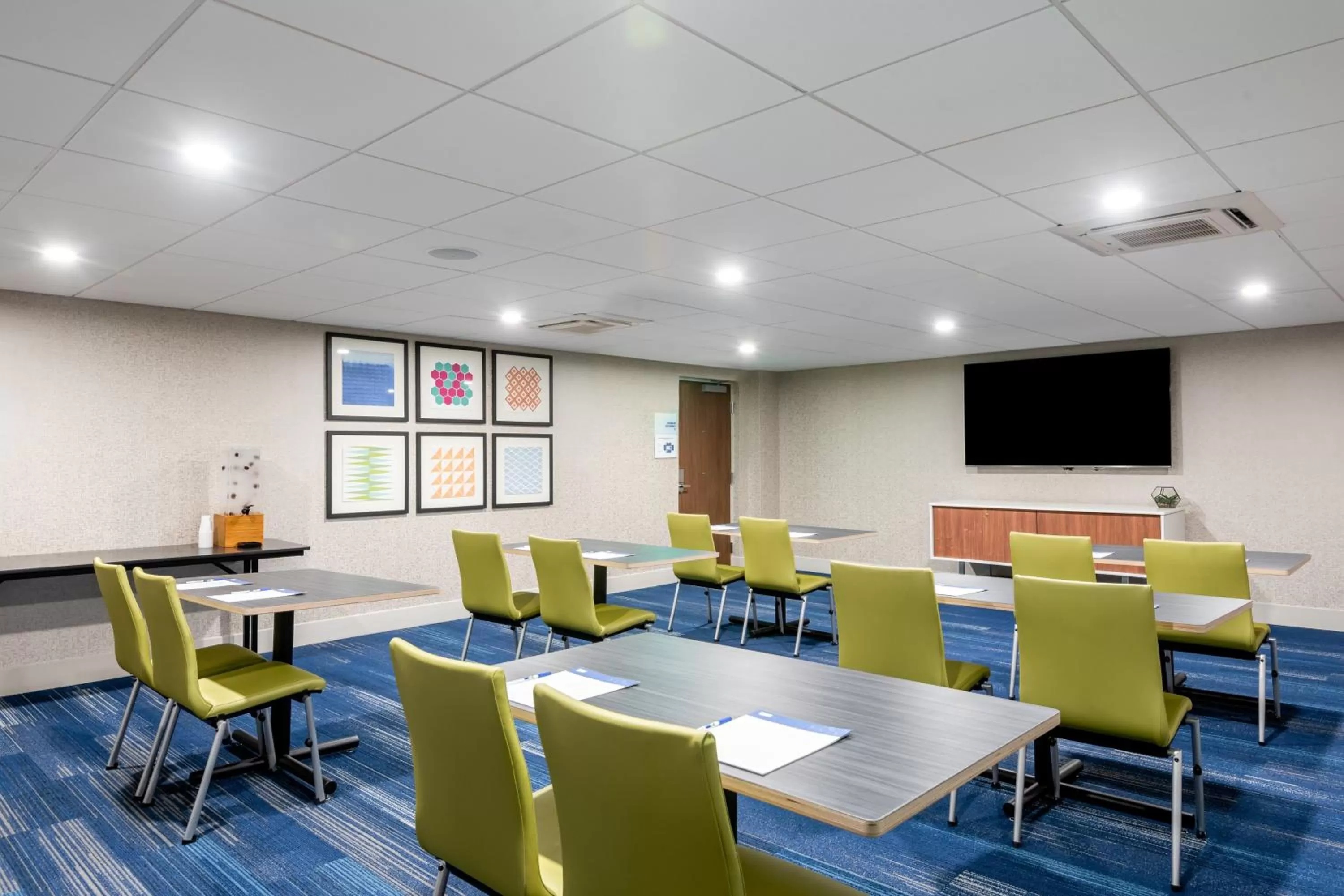 Meeting/conference room in Holiday Inn Express & Suites Santa Ana - Orange County by IHG