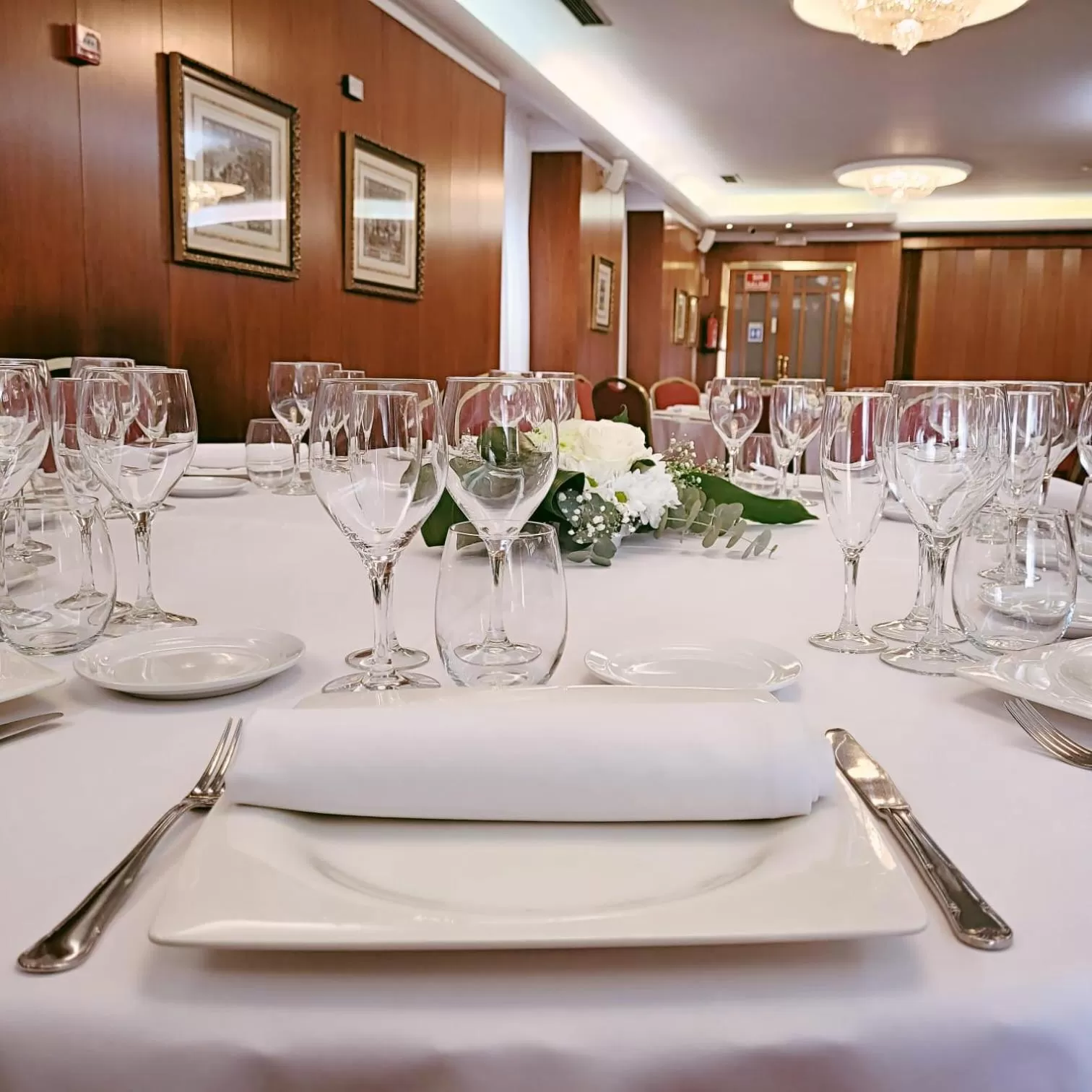 Restaurant/places to eat in Hotel Imperial