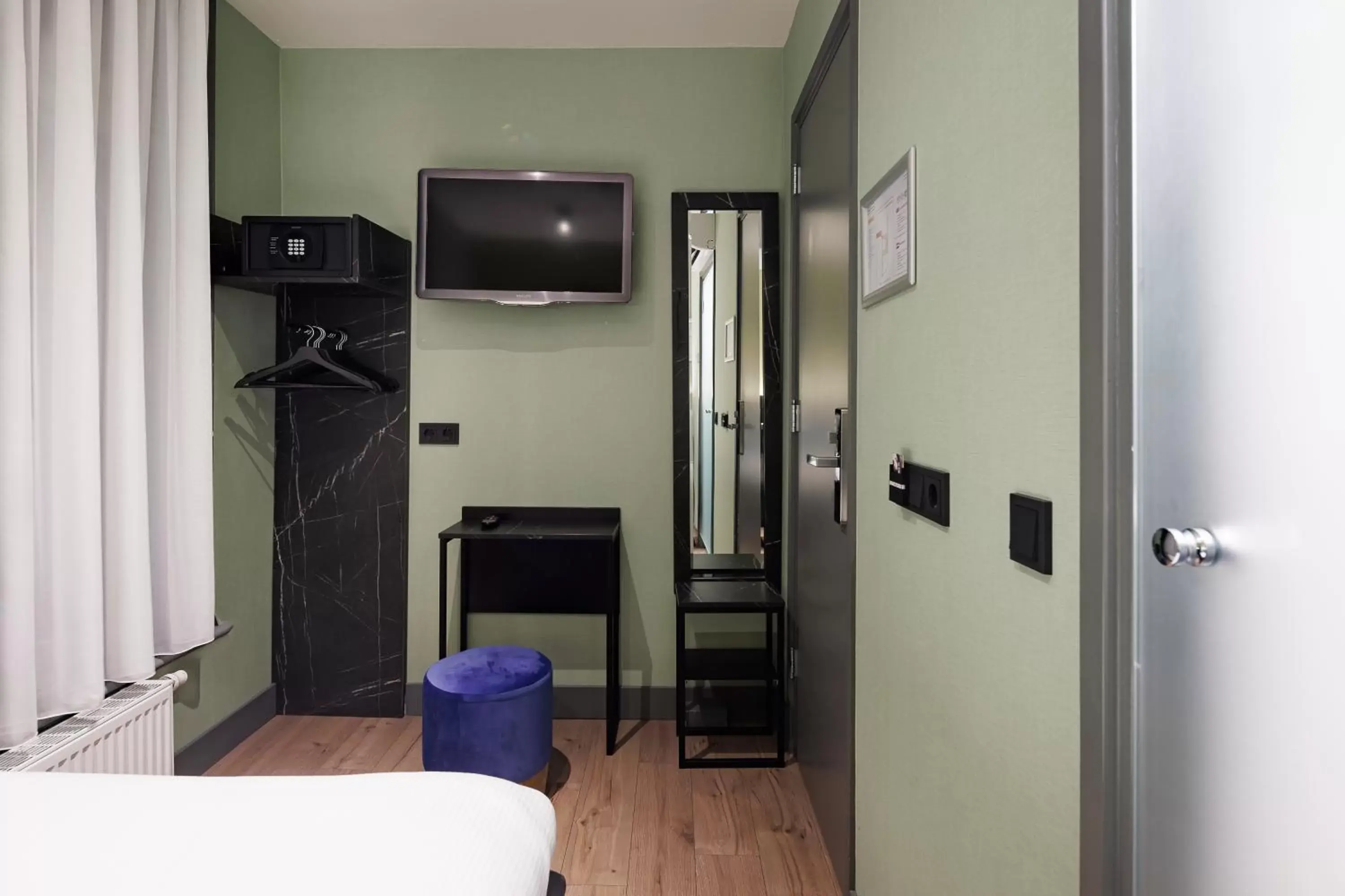 Double Room with Private Bathroom in Ciao Papa Hotel Amsterdam Central Station Double Room with Private Bathroom in Ciao Papa Hotel Amsterdam Central Station