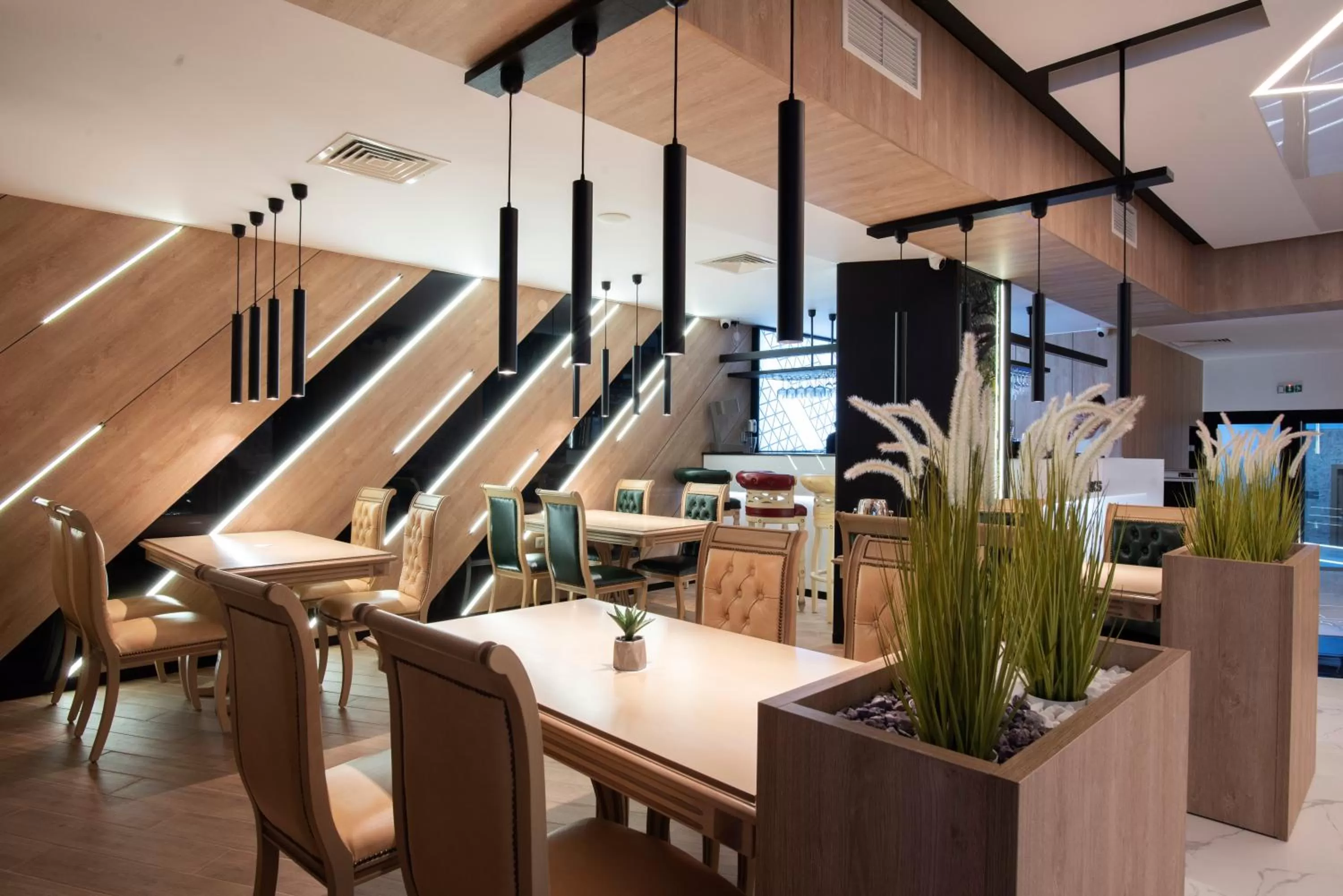 Restaurant/places to eat in Family Hotel Business Club