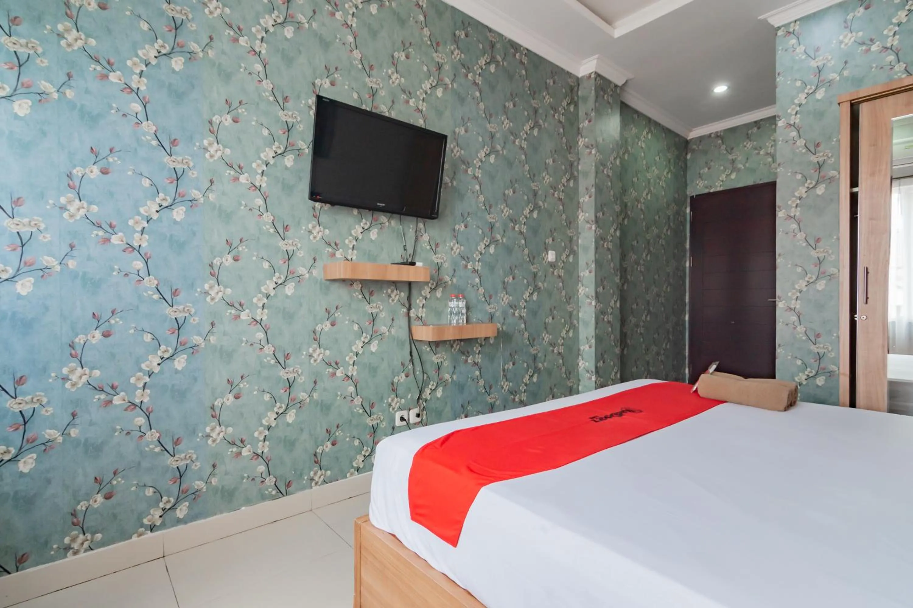 Bedroom, Bed in RedDoorz near Gedung Sate 2