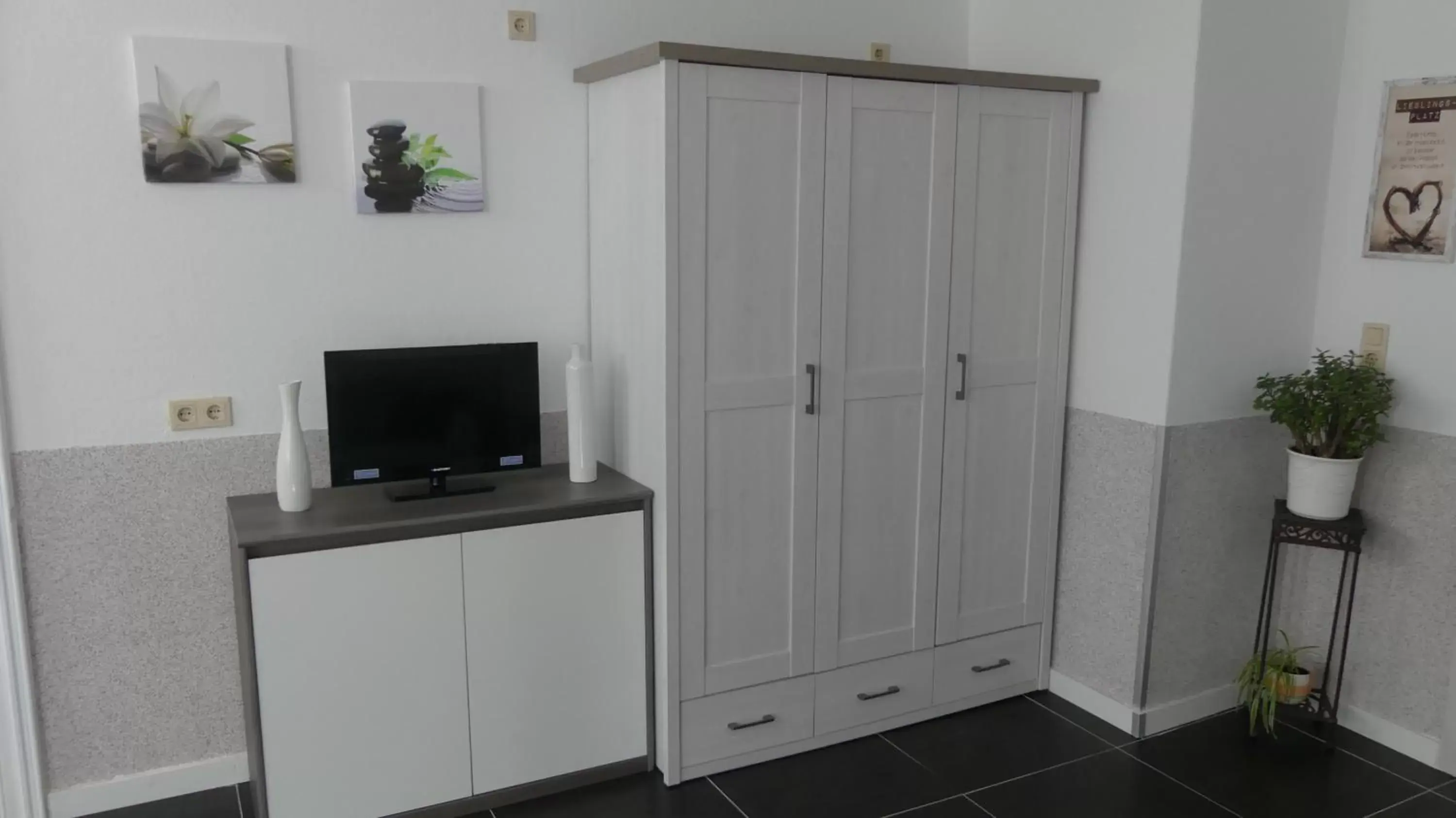 Quadruple Room with Bathroom in Hotel Zum Böhmegrund Quadruple Room with Bathroom in Hotel Zum Böhmegrund