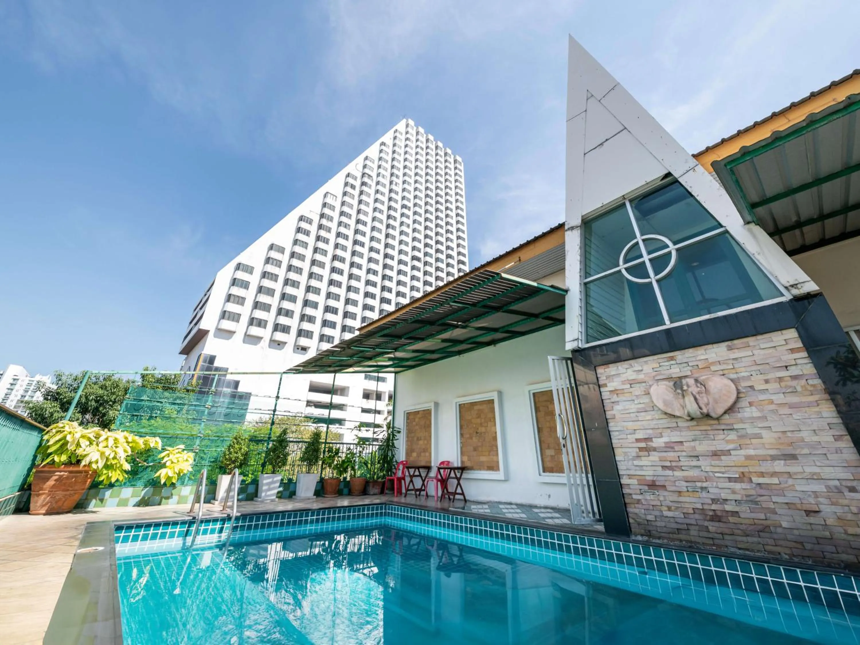 Swimming pool in Royal Ivory Sukhumvit Nana