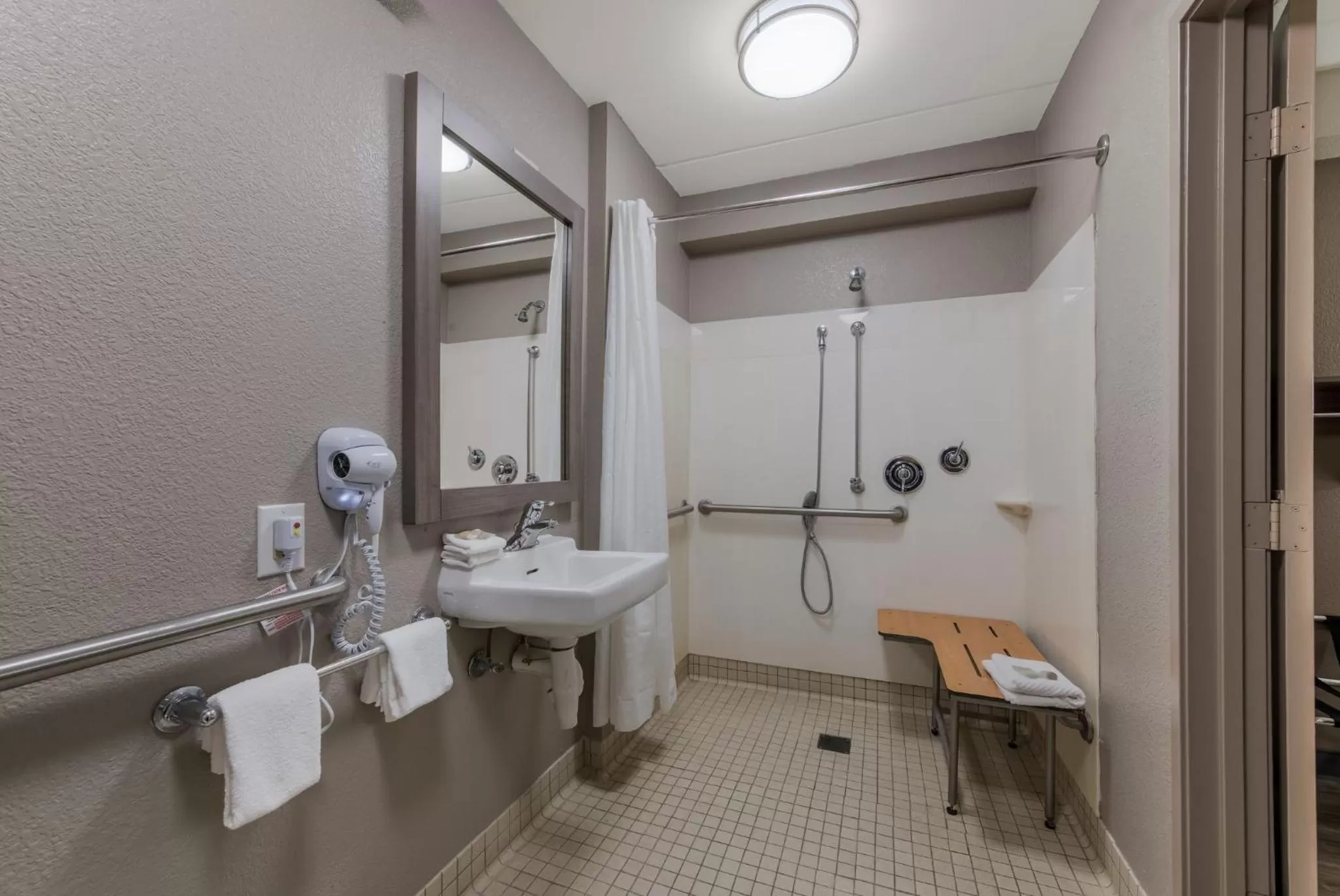 Bathroom in Red Roof Inn Hickory