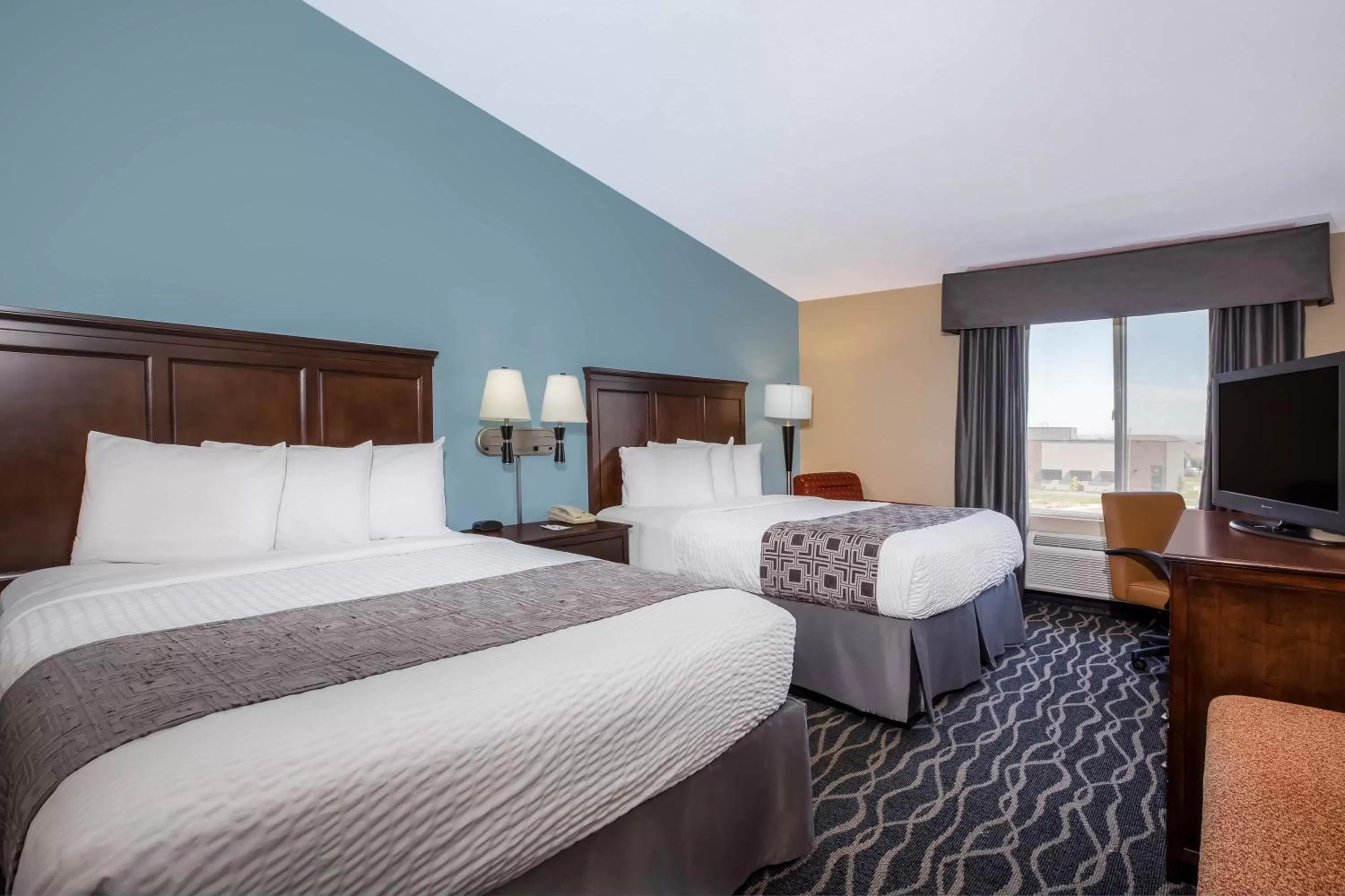 Photo of the whole room, Bed in Baymont by Wyndham Tri-Cities/Kennewick WA
