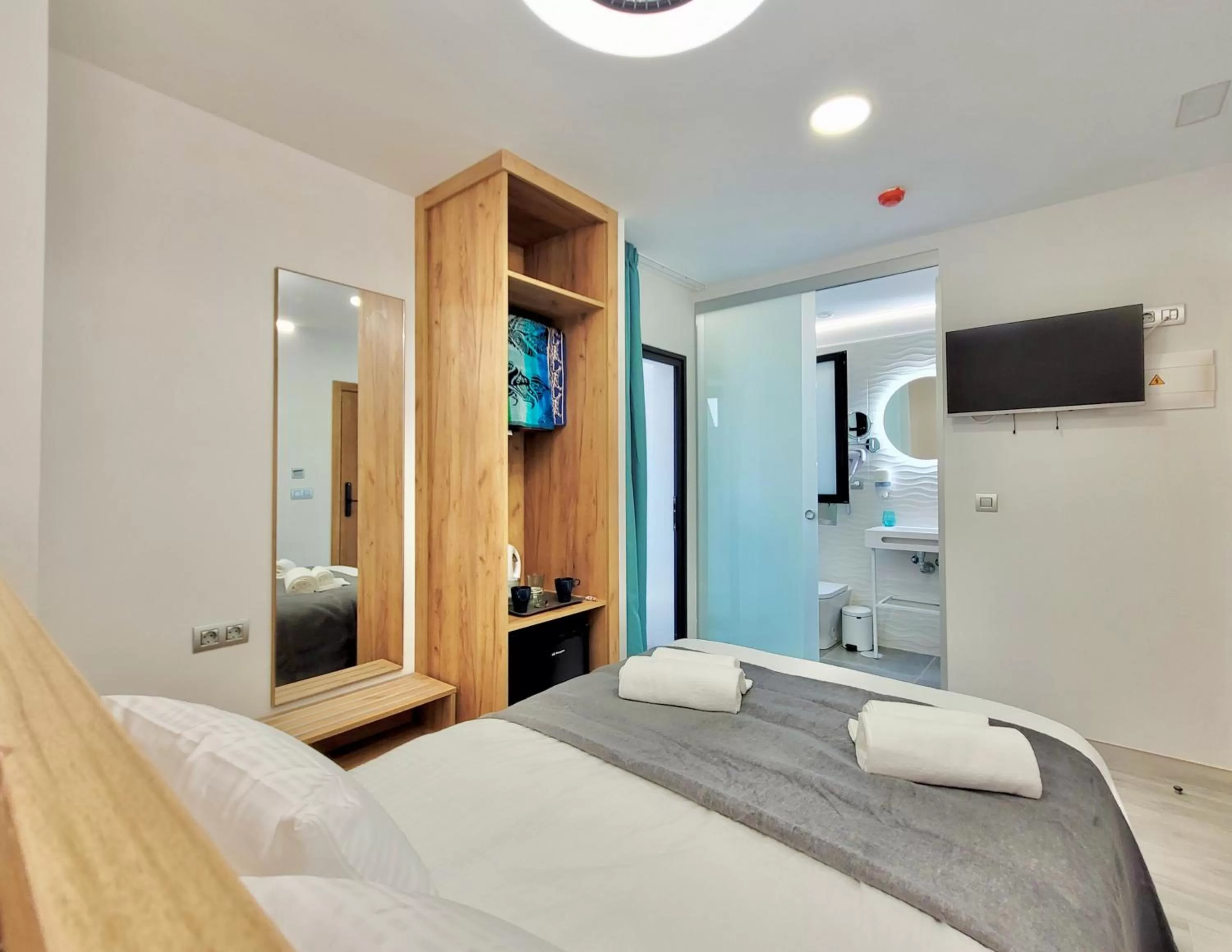 Restaurant/places to eat, Bed in Puerto Azul