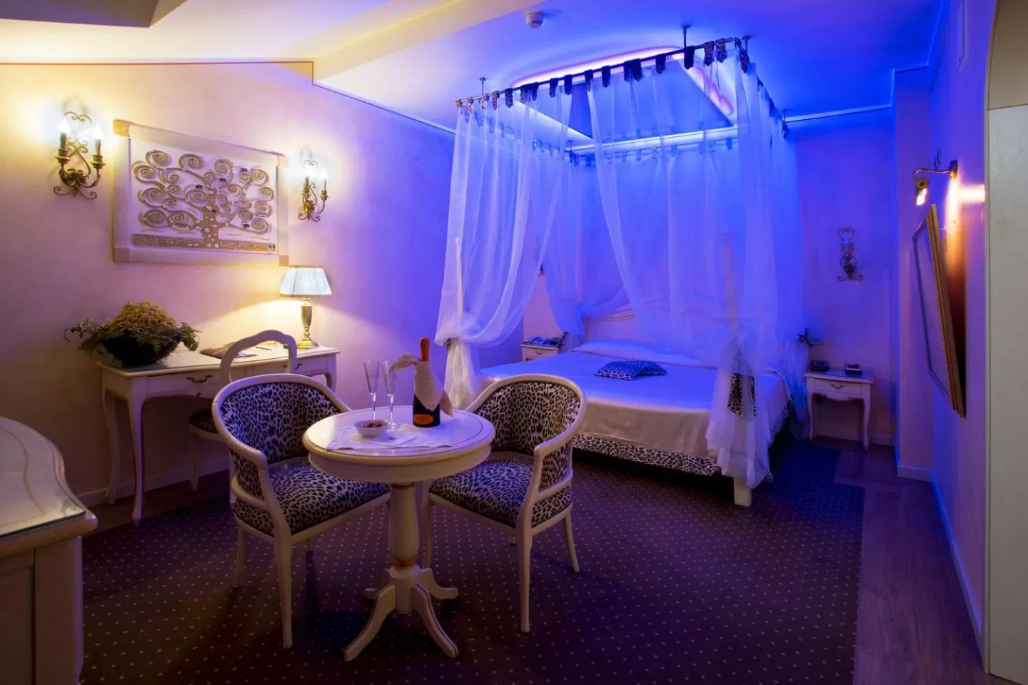 Bed in Vip's Motel Luxury Accommodation & Spa