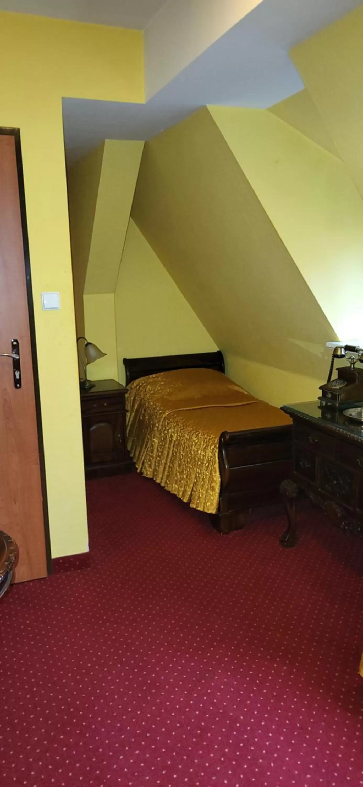 Bed in Dom Schumannów