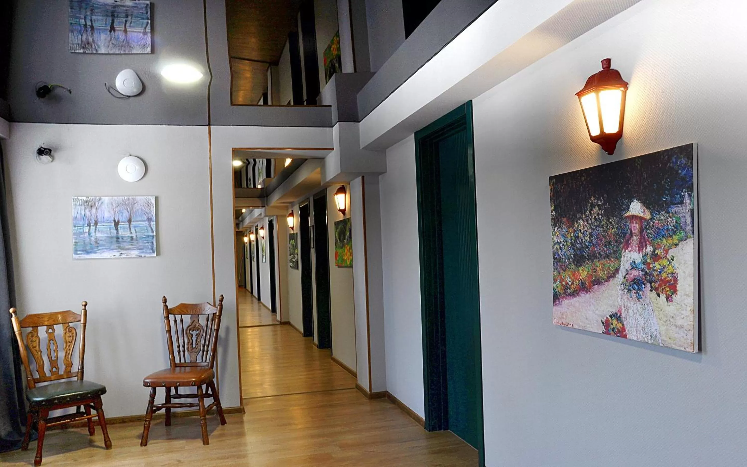 Decorative detail in Art Hotel Claude Monet