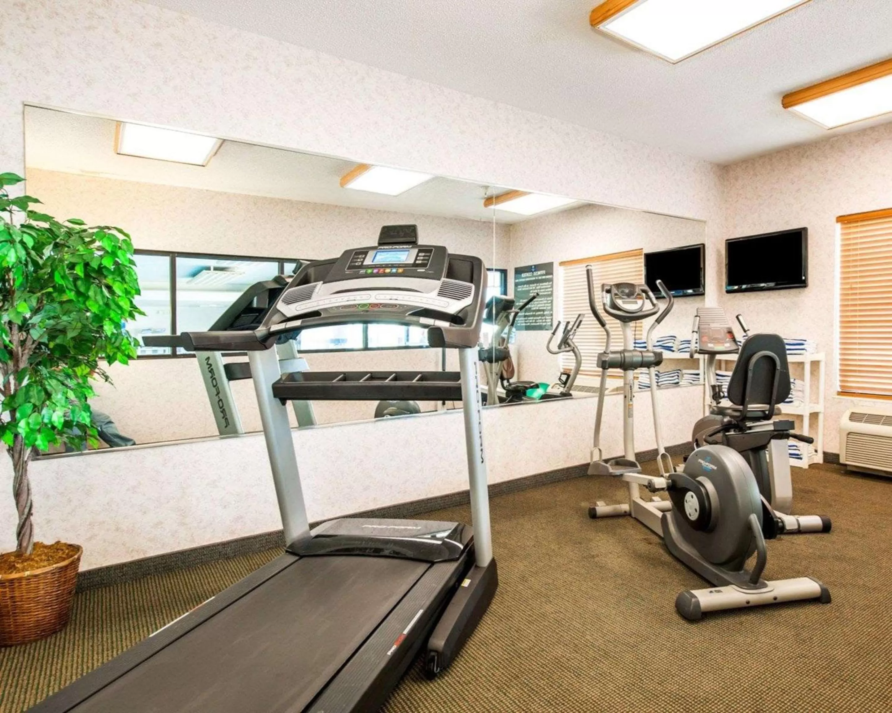 Fitness centre/facilities in Comfort Inn Goshen