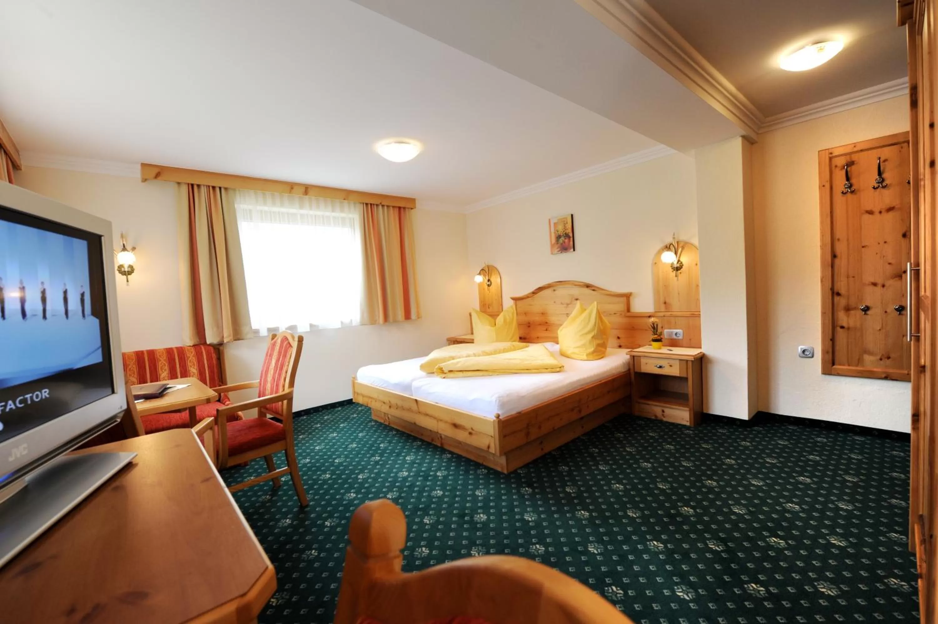 Photo of the whole room, Bed in Hotel Garni Landhaus Platzer