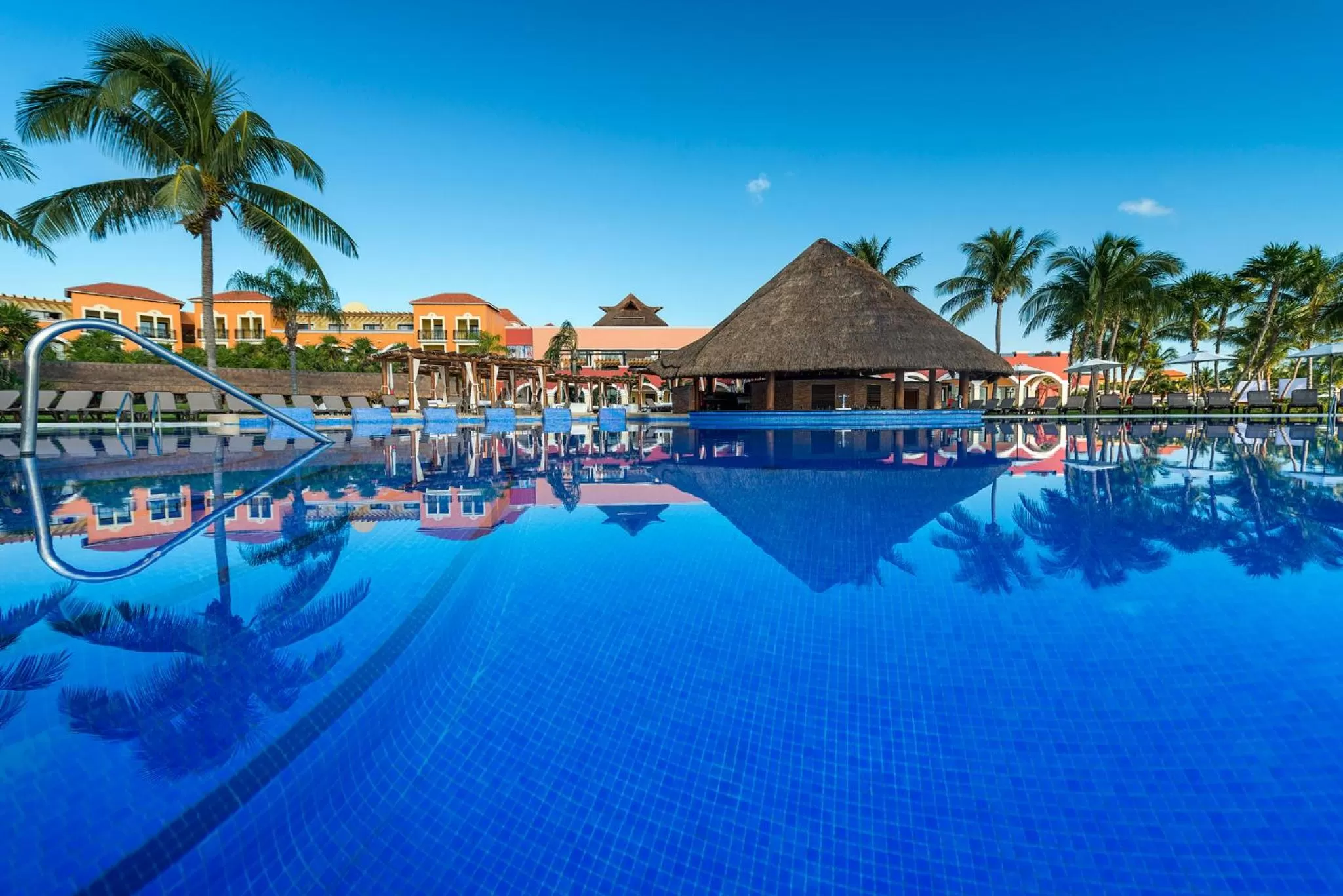 Swimming pool in Ocean Coral & Turquesa All Inclusive