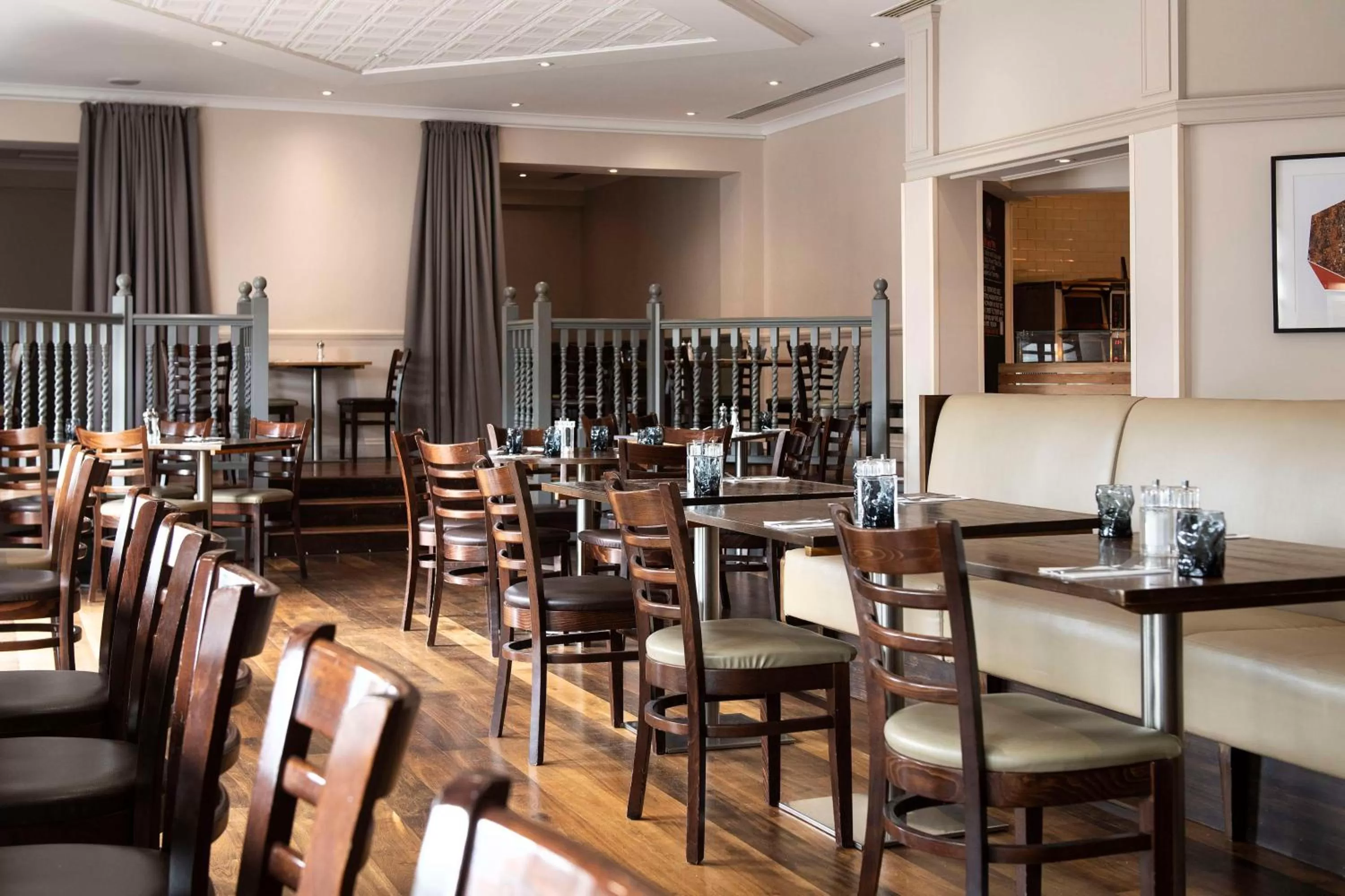 Restaurant/places to eat in DoubleTree by Hilton Swindon Hotel