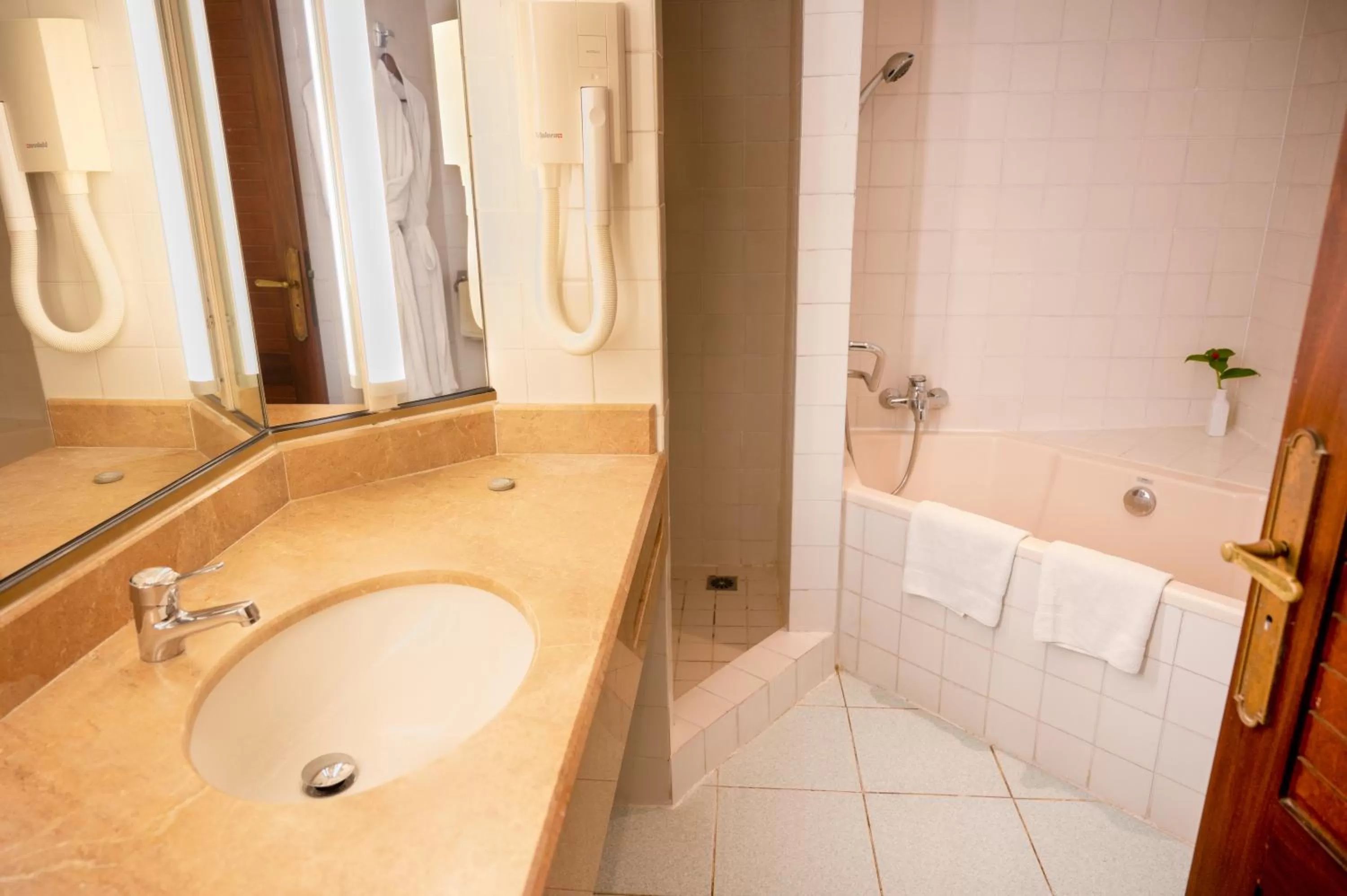 Shower in Hotel Bakoua Martinique