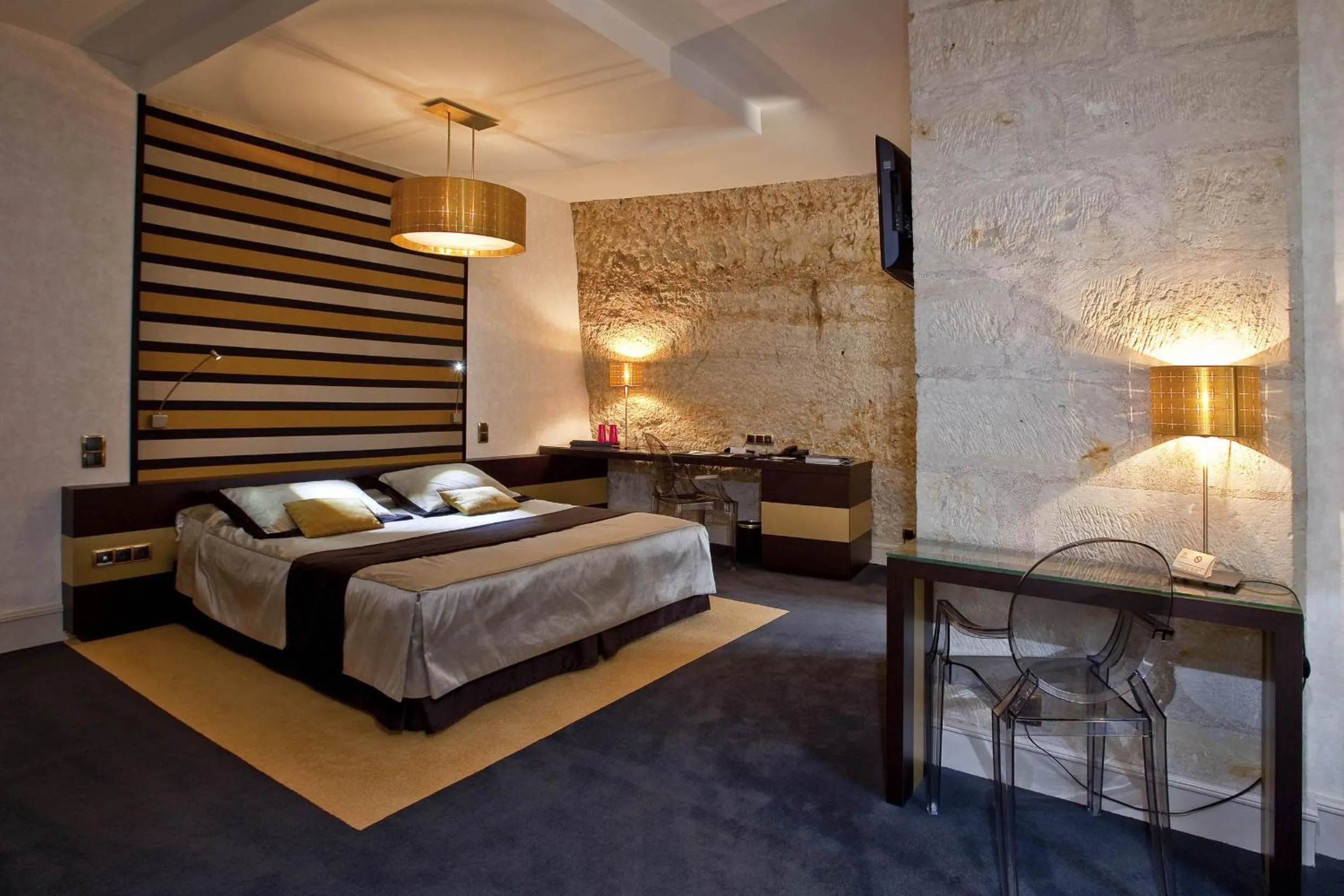 Photo of the whole room, Bed in Hotel Les Hautes Roches