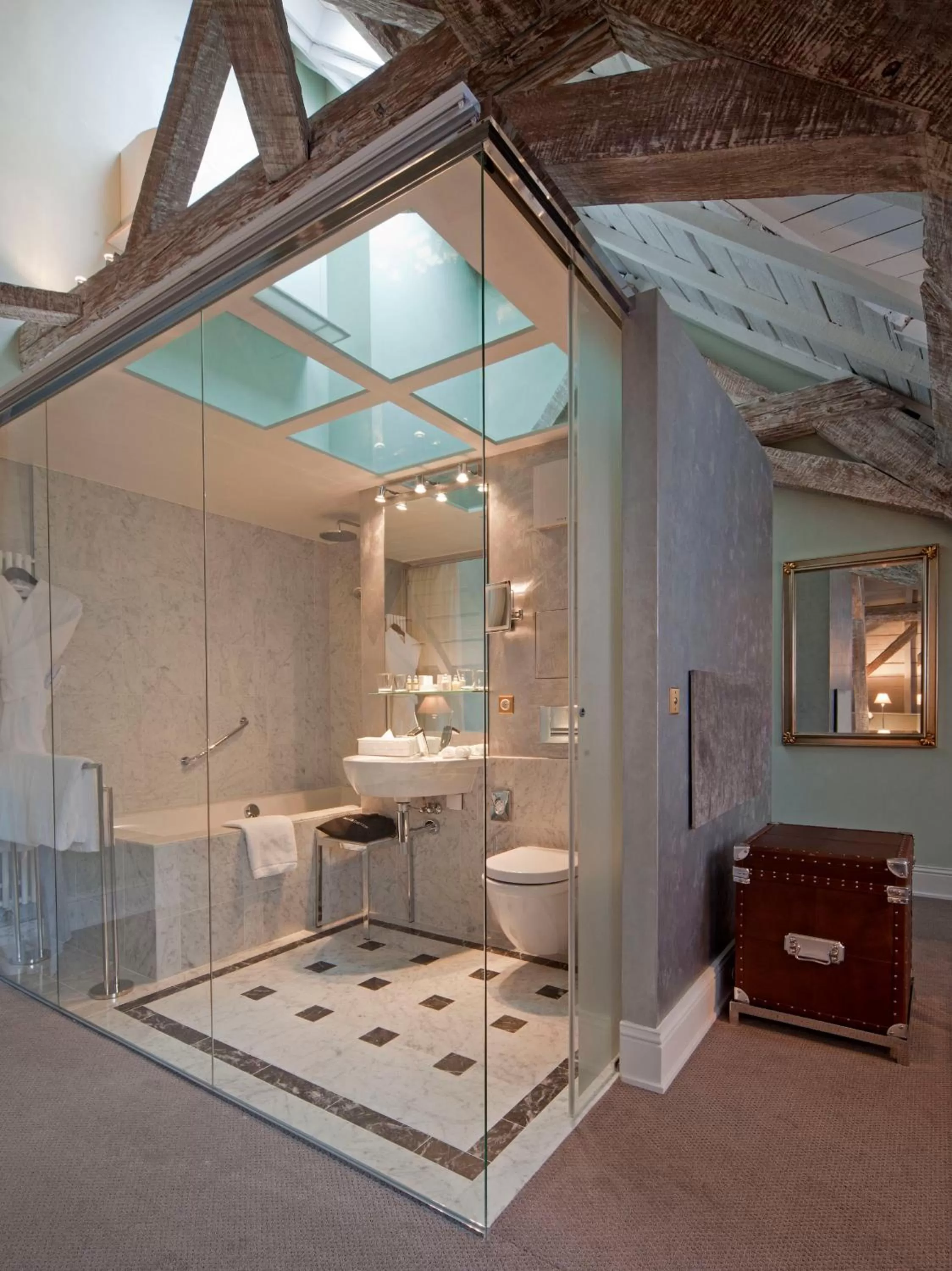 Bathroom in Hotel Le Place d'Armes - Relais & Châteaux