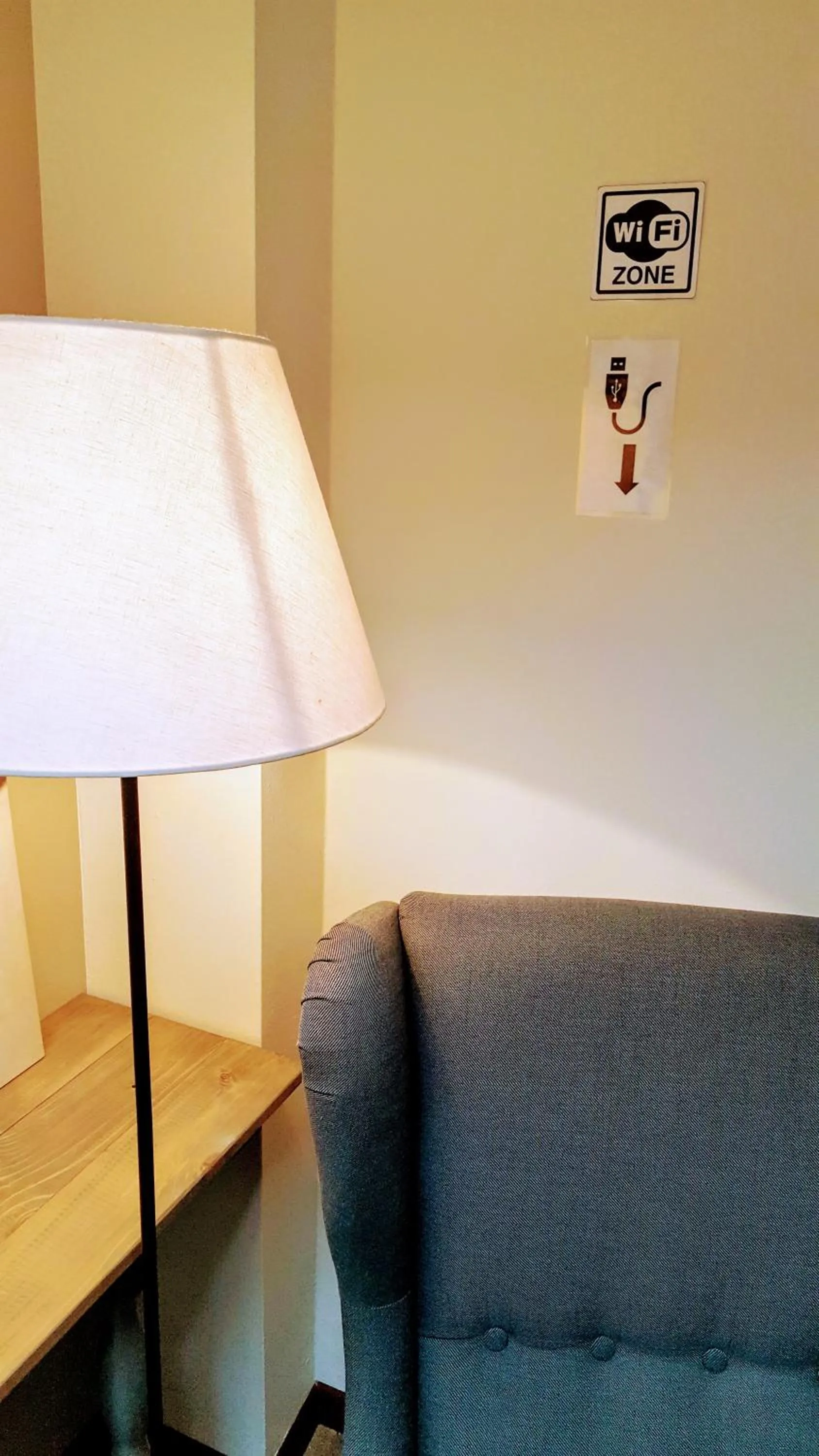 Communal lounge/ TV room in Locanda Avanguardia